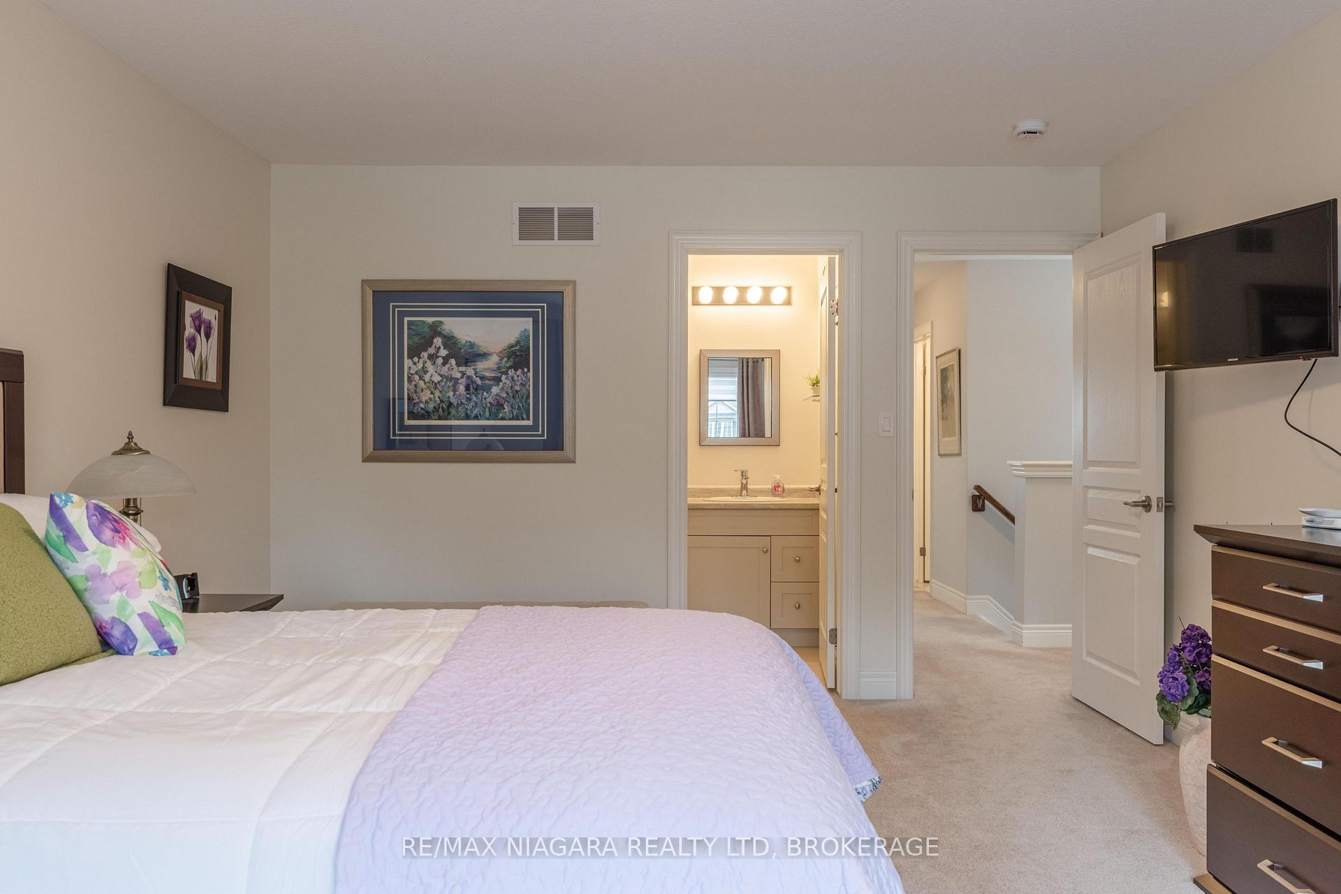 Photo 17 of 8844 Silverstar Court, Niagara Falls, Forestview — HOMEH