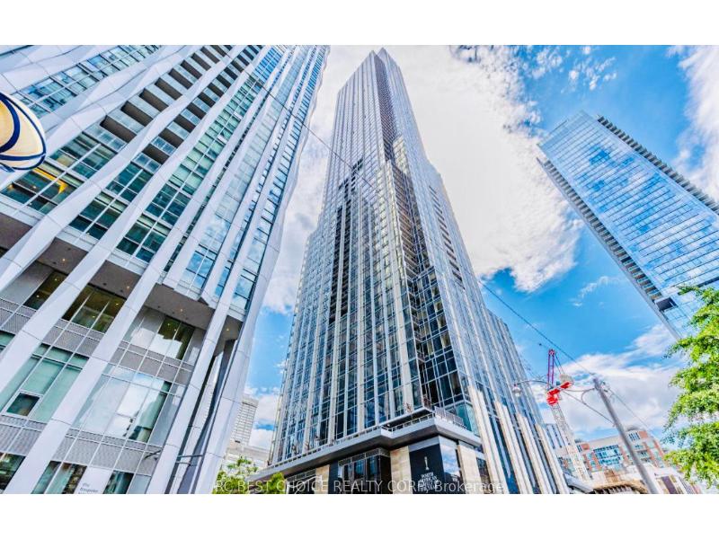 Front of Unit 5301, 11 Yorkville Avenue