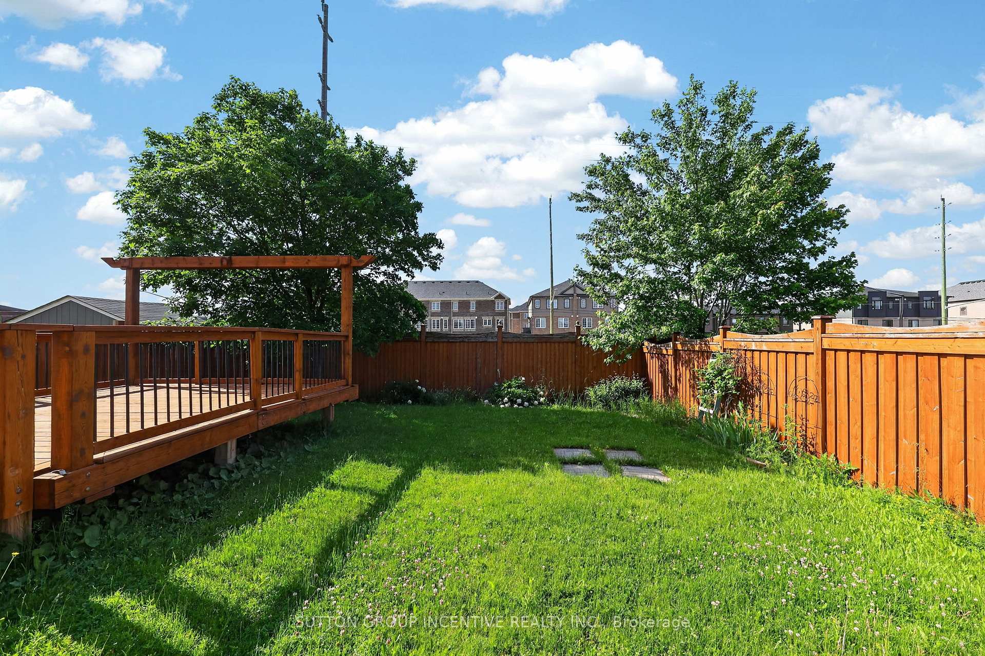 Photo 8 of 116 Sun King Crescent, Barrie, Innis-Shore — HOMEH