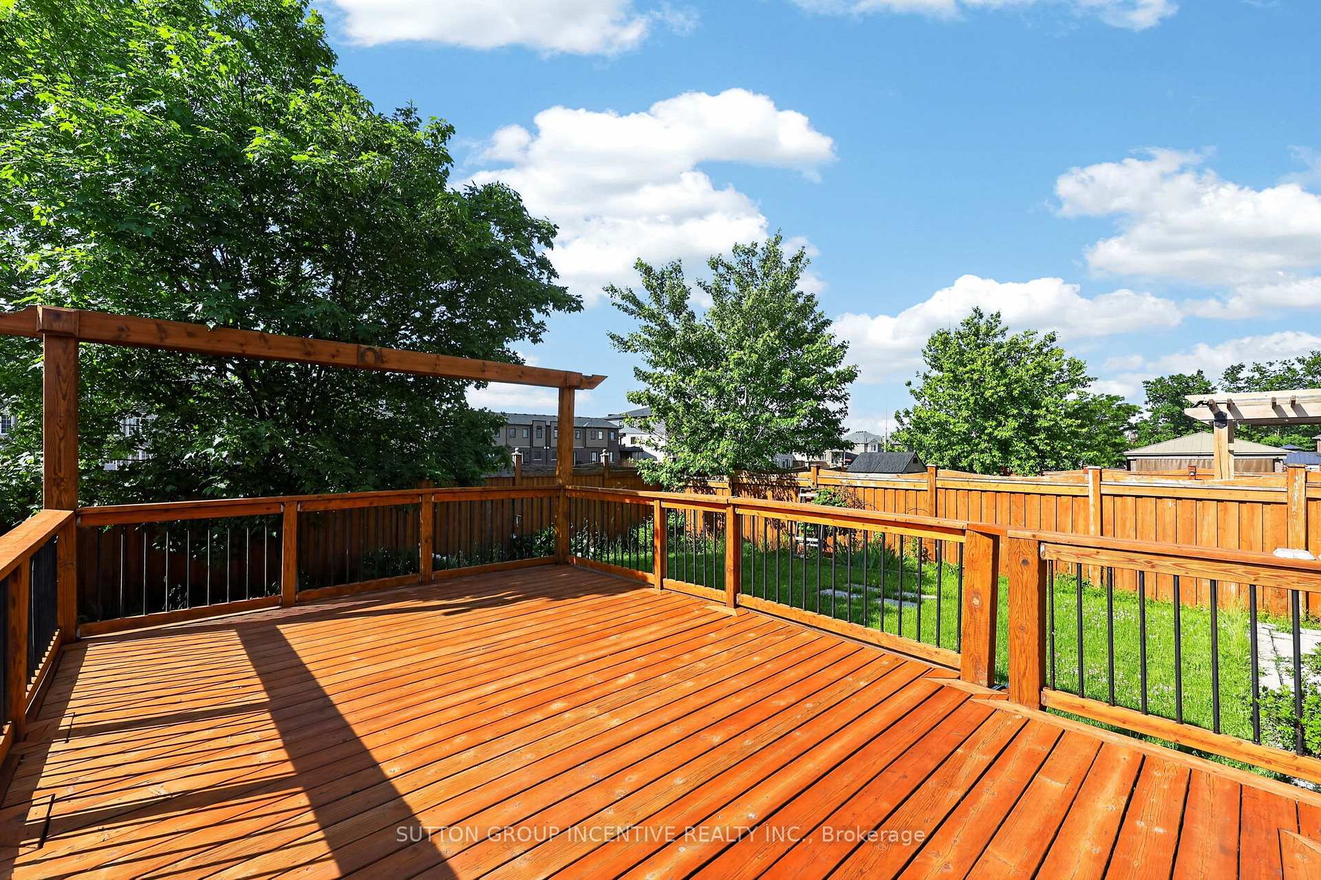 Photo 9 of 116 Sun King Crescent, Barrie, Innis-Shore — HOMEH
