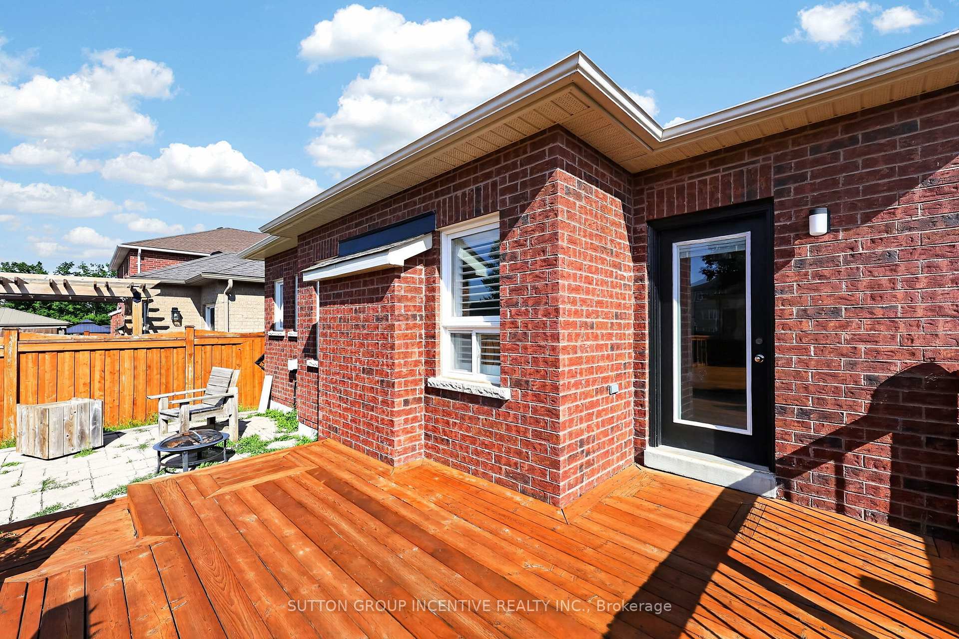 Photo 12 of 116 Sun King Crescent, Barrie, Innis-Shore — HOMEH