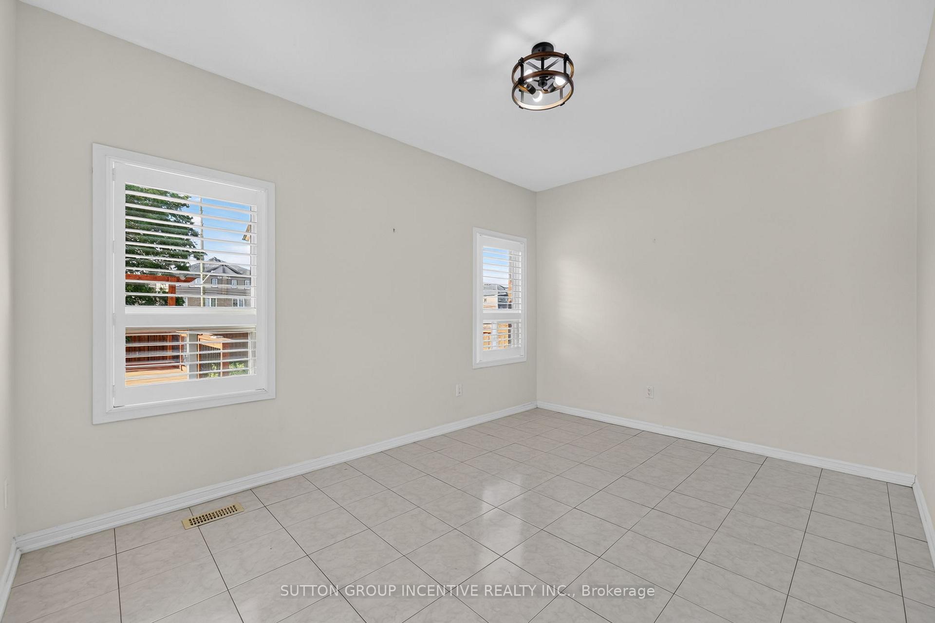 Photo 32 of 116 Sun King Crescent, Barrie, Innis-Shore — HOMEH