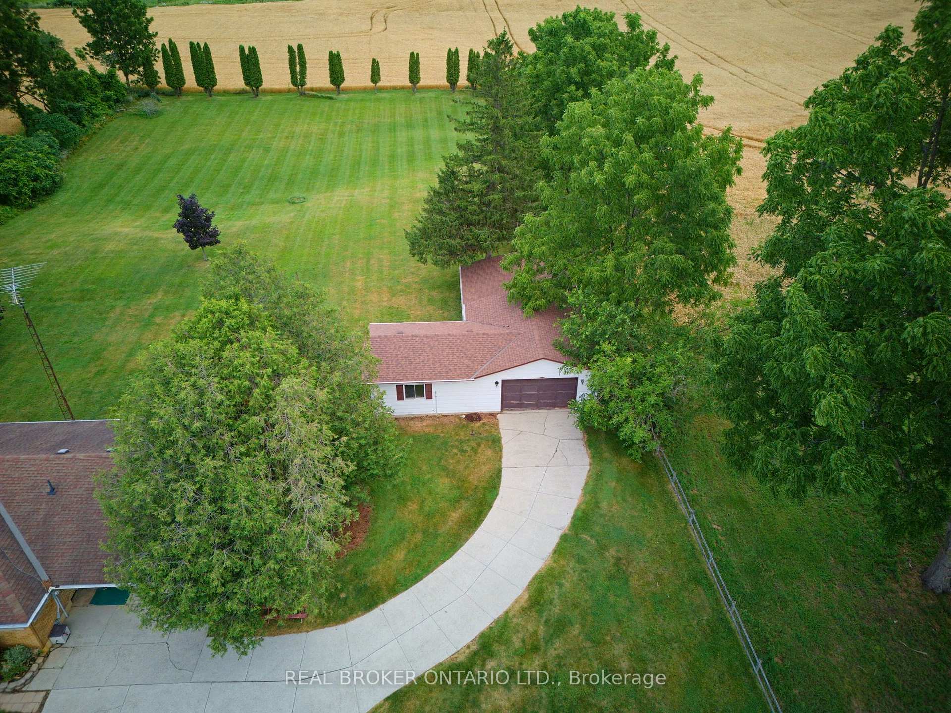Photo 2 of 347 Blue Lake Road, Brant, South Dumfries — HOMEH
