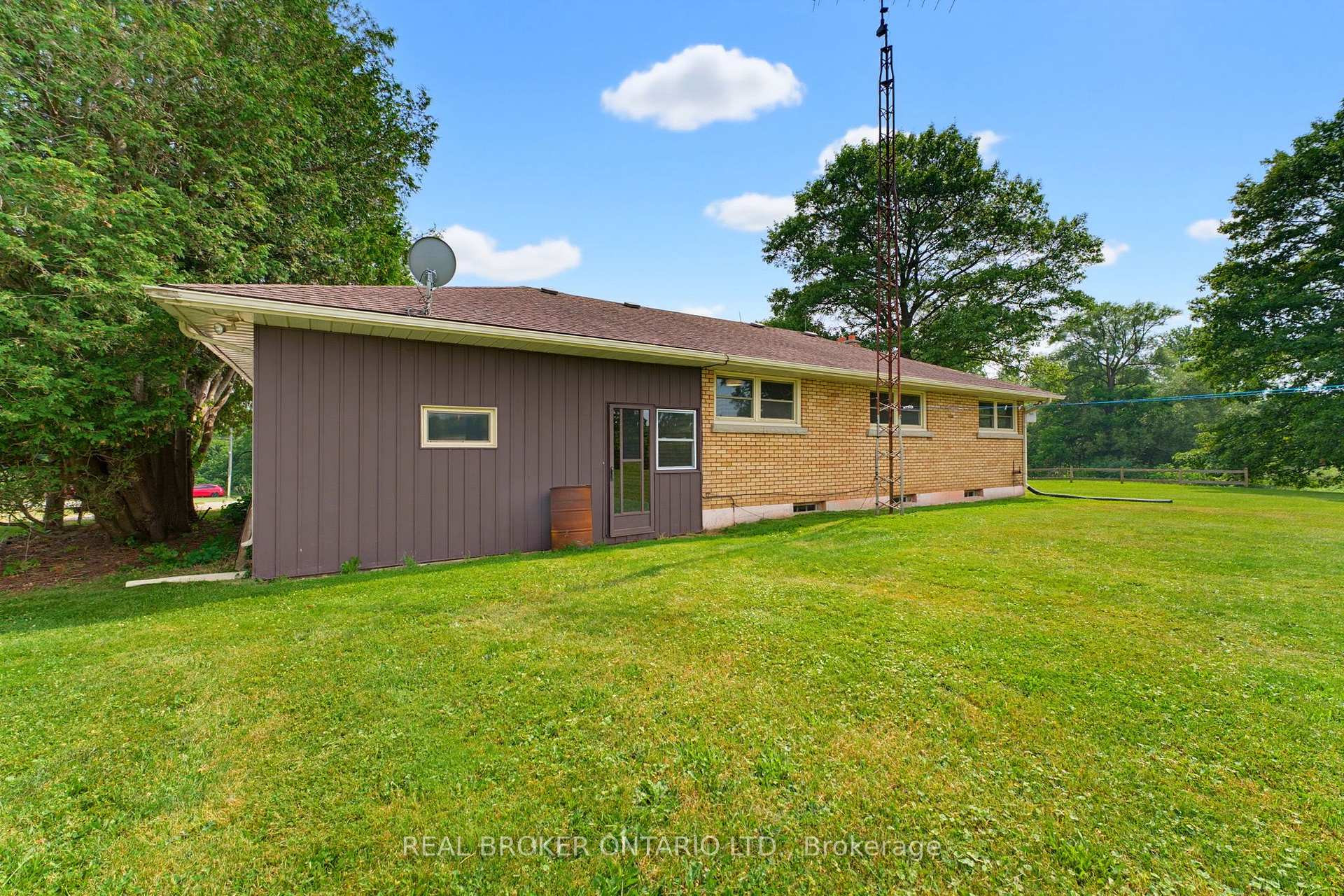 Photo 30 of 347 Blue Lake Road, Brant, South Dumfries — HOMEH