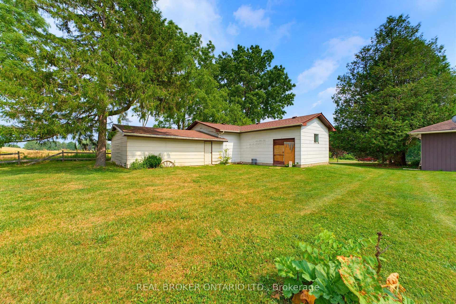 Photo 32 of 347 Blue Lake Road, Brant, South Dumfries — HOMEH