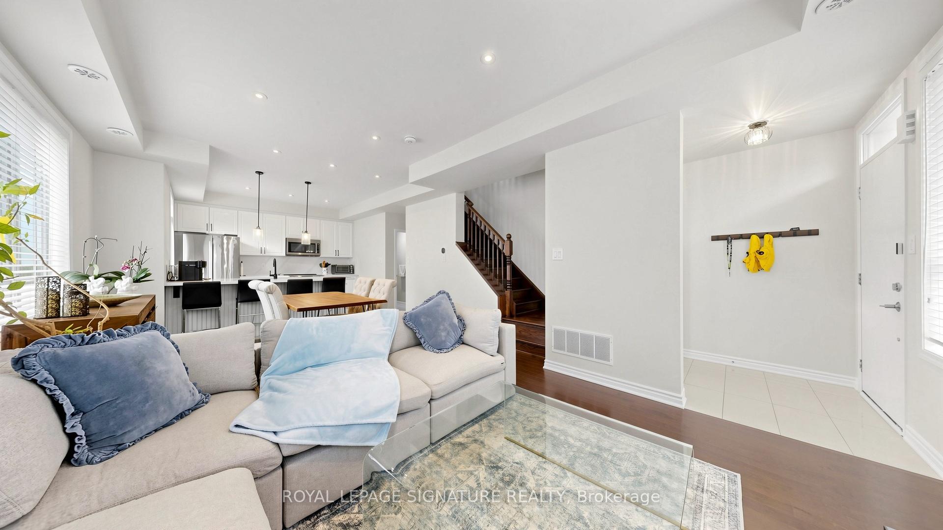 Photo 5 of Unit 10, 35 Heron Park Place, Scarborough, West Hill — HOMEH