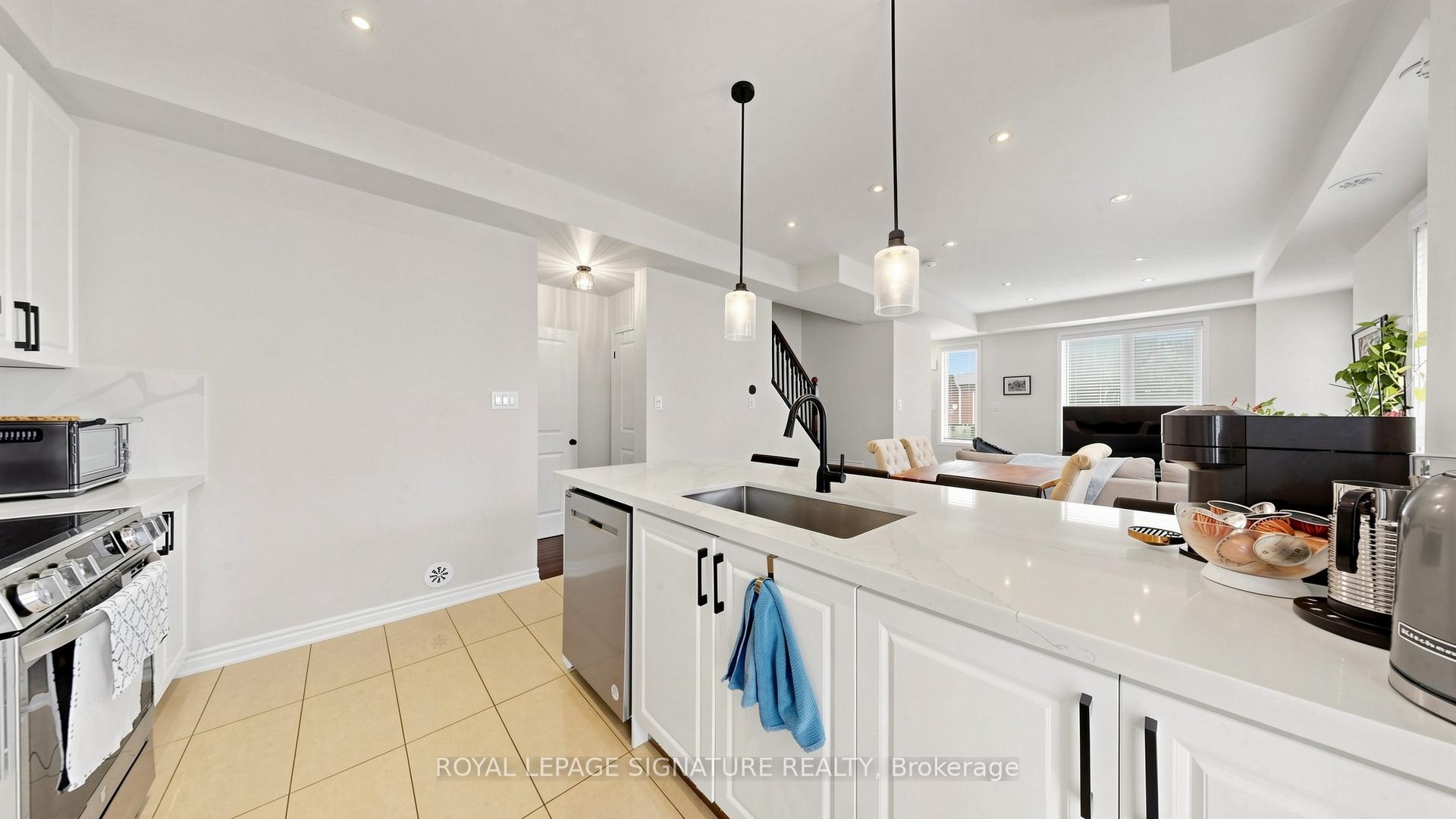 Photo 11 of Unit 10, 35 Heron Park Place, Scarborough, West Hill — HOMEH