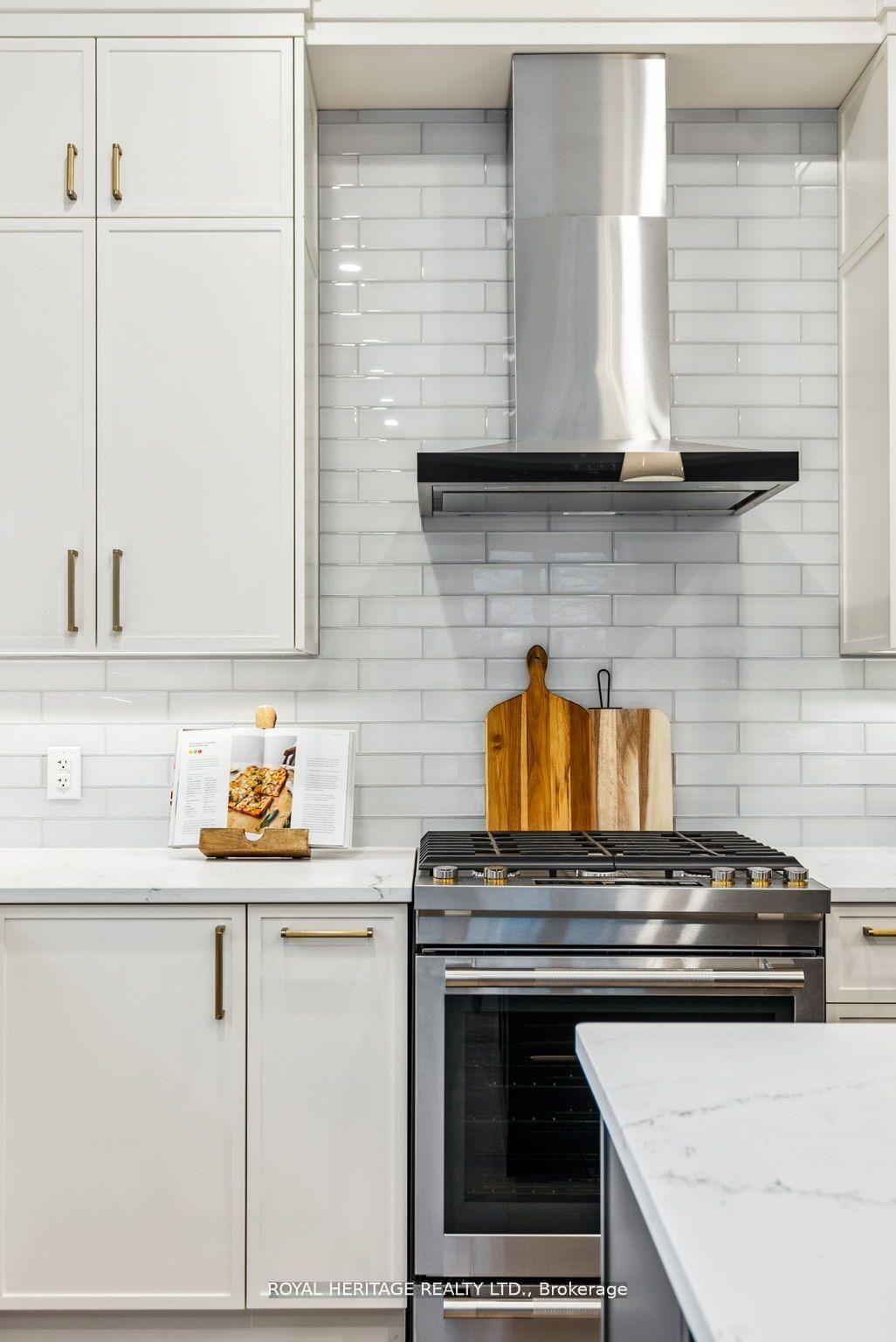 Photo 10 of 7 Inverlynn Way, Whitby, Lynde Creek — HOMEH