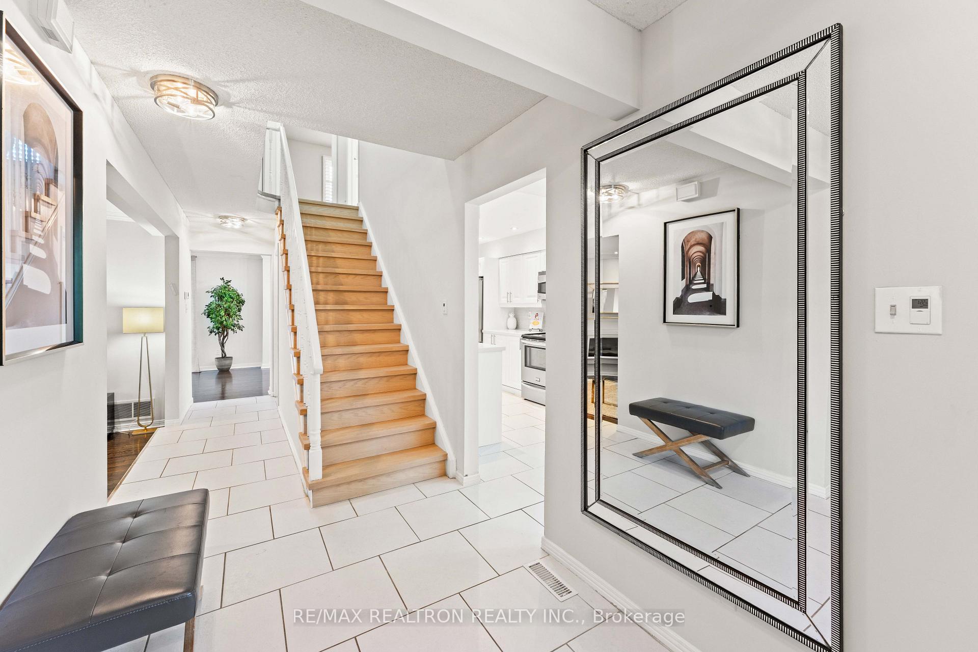 Photo 4 of 143 Spring Gate Boulevard, Vaughan, Crestwood-Springfarm-Yorkhill — HOMEH