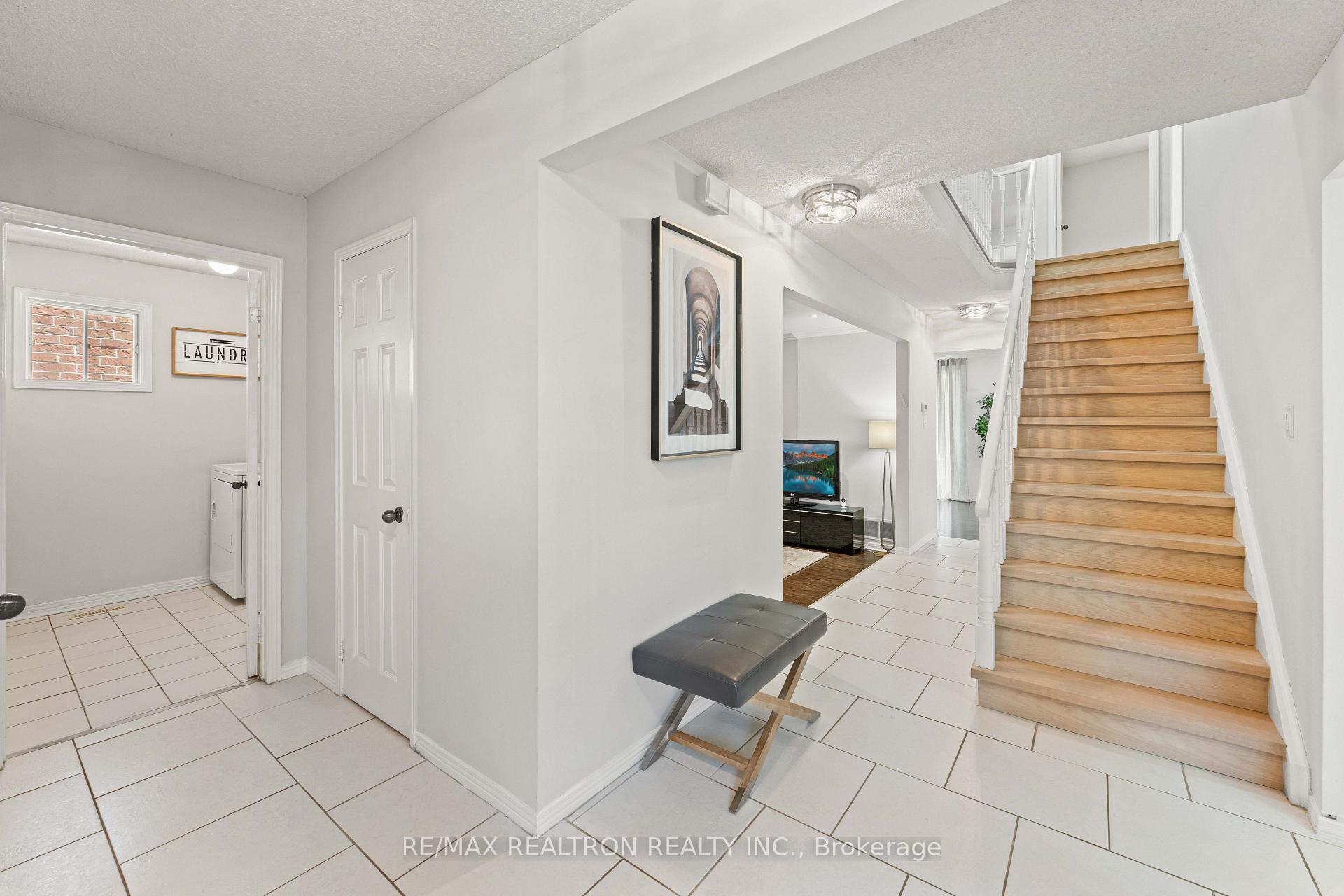 Photo 5 of 143 Spring Gate Boulevard, Vaughan, Crestwood-Springfarm-Yorkhill — HOMEH