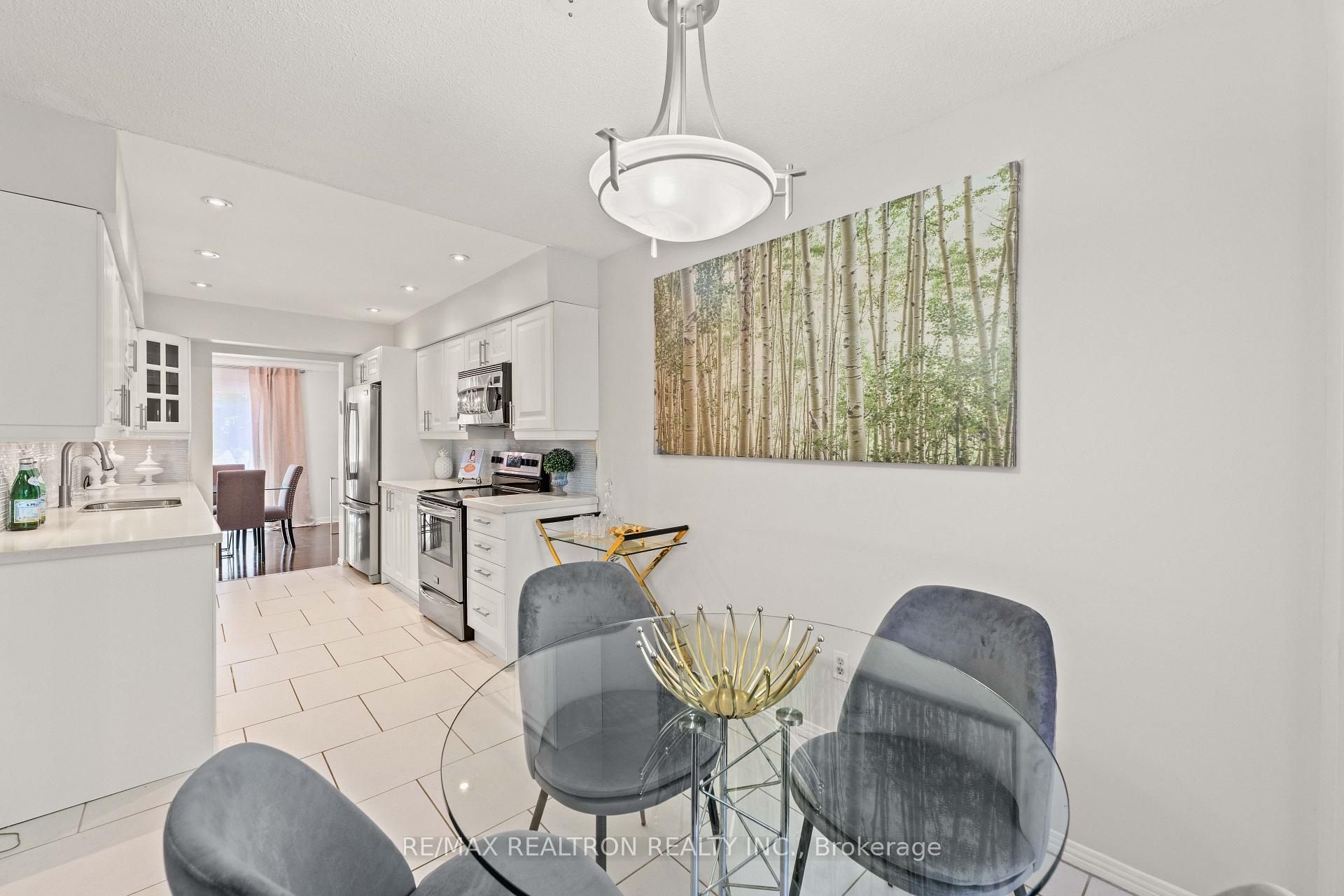 Photo 7 of 143 Spring Gate Boulevard, Vaughan, Crestwood-Springfarm-Yorkhill — HOMEH