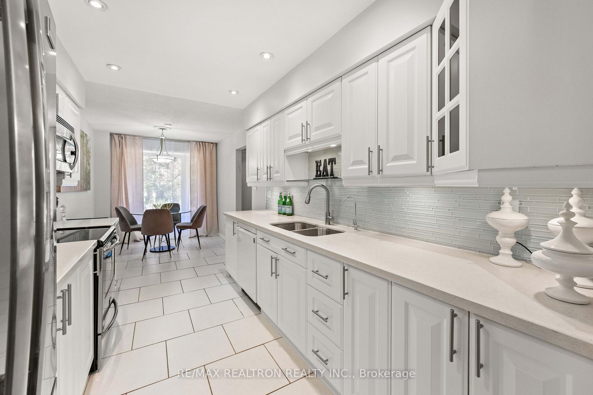 Photo 12 of 143 Spring Gate Boulevard, Vaughan, Crestwood-Springfarm-Yorkhill — HOMEH