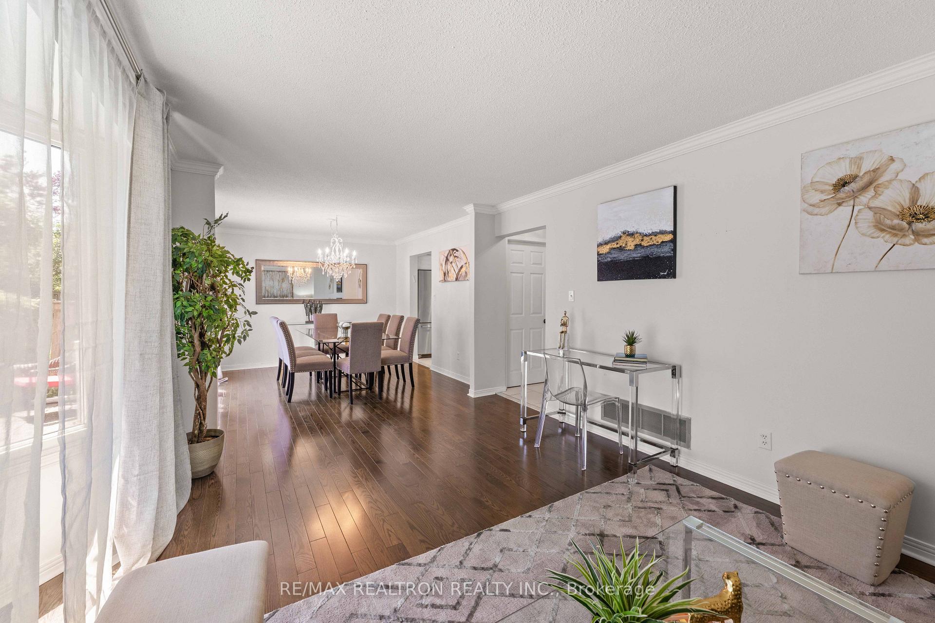 Photo 21 of 143 Spring Gate Boulevard, Vaughan, Crestwood-Springfarm-Yorkhill — HOMEH