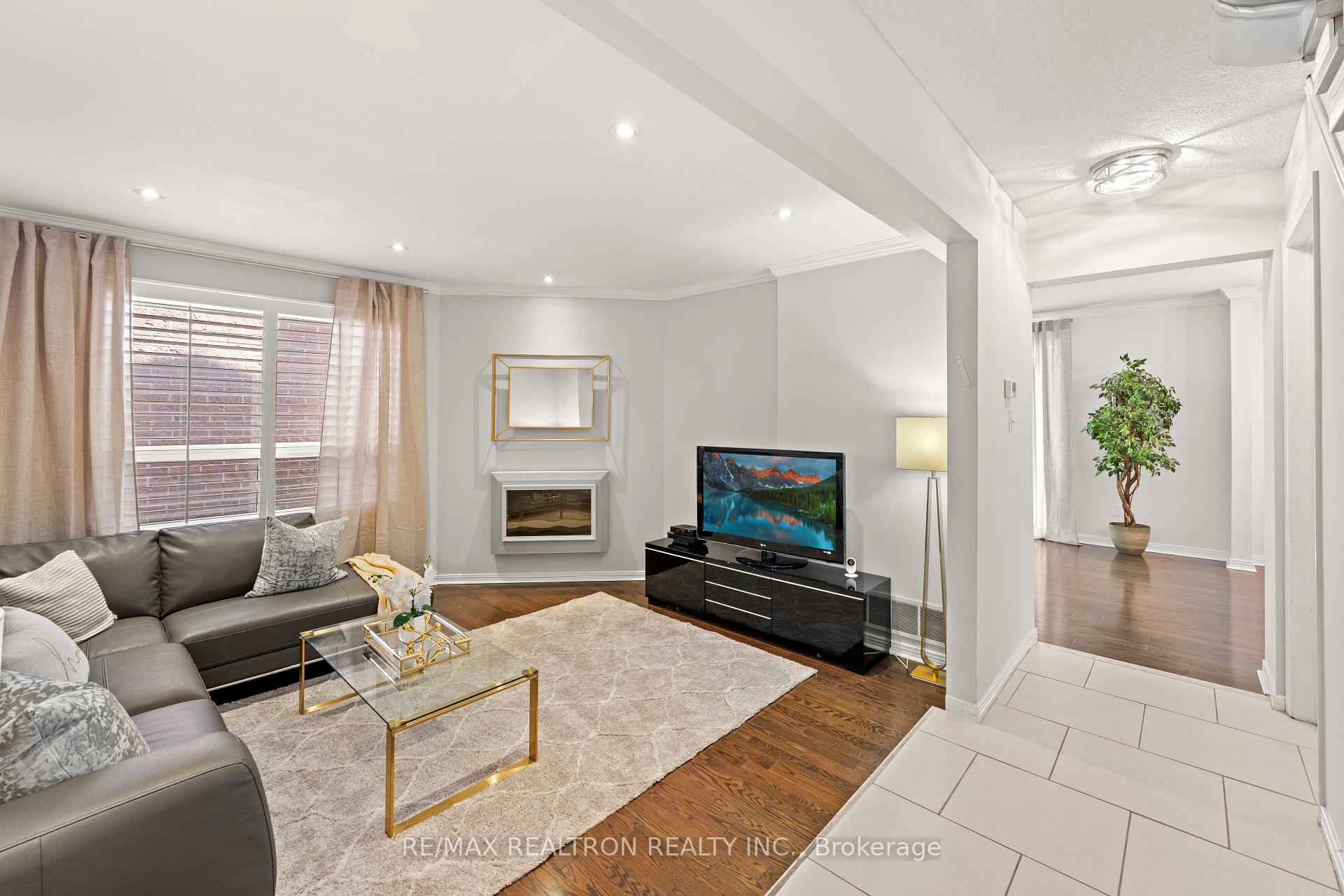 Photo 23 of 143 Spring Gate Boulevard, Vaughan, Crestwood-Springfarm-Yorkhill — HOMEH