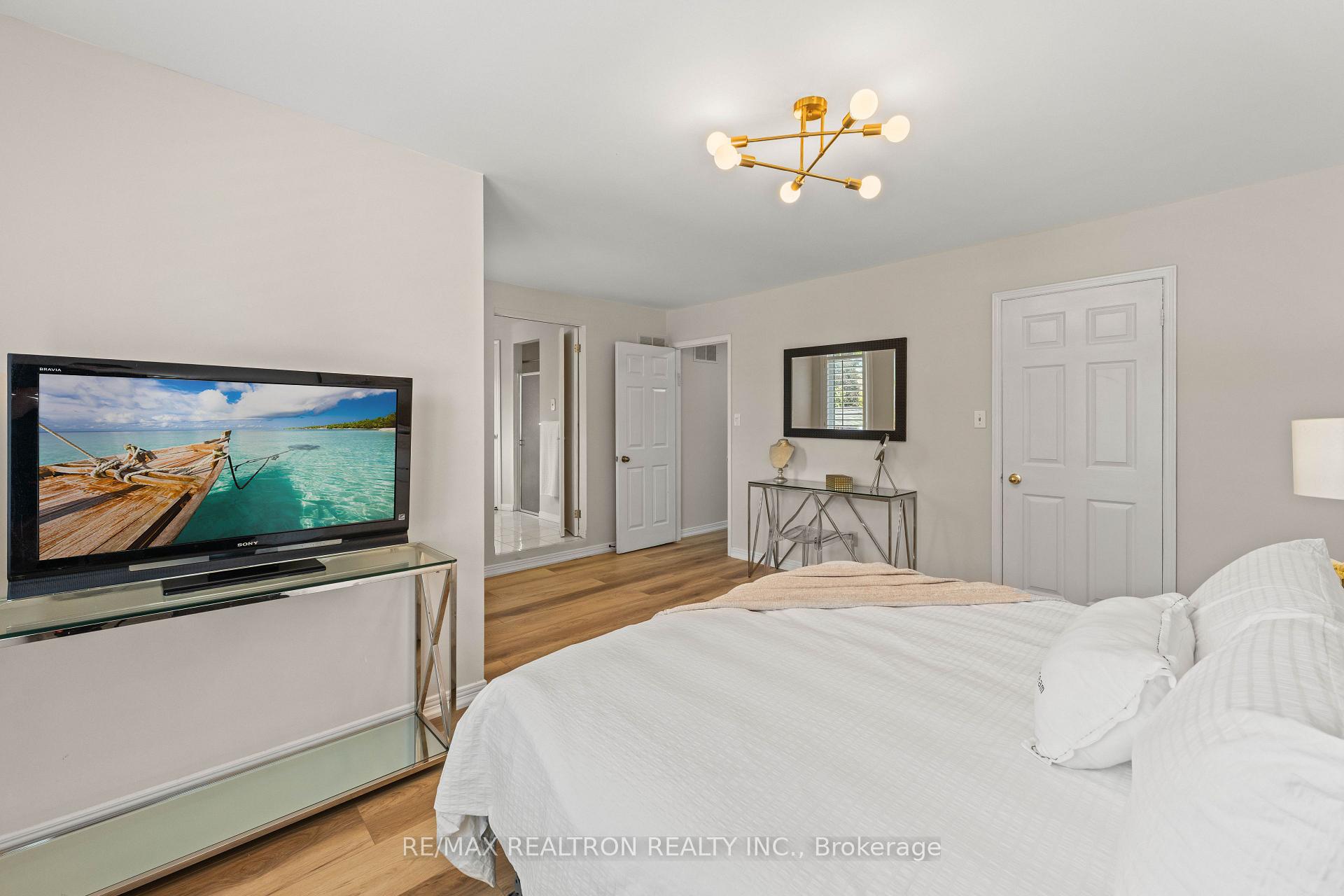 Photo 29 of 143 Spring Gate Boulevard, Vaughan, Crestwood-Springfarm-Yorkhill — HOMEH