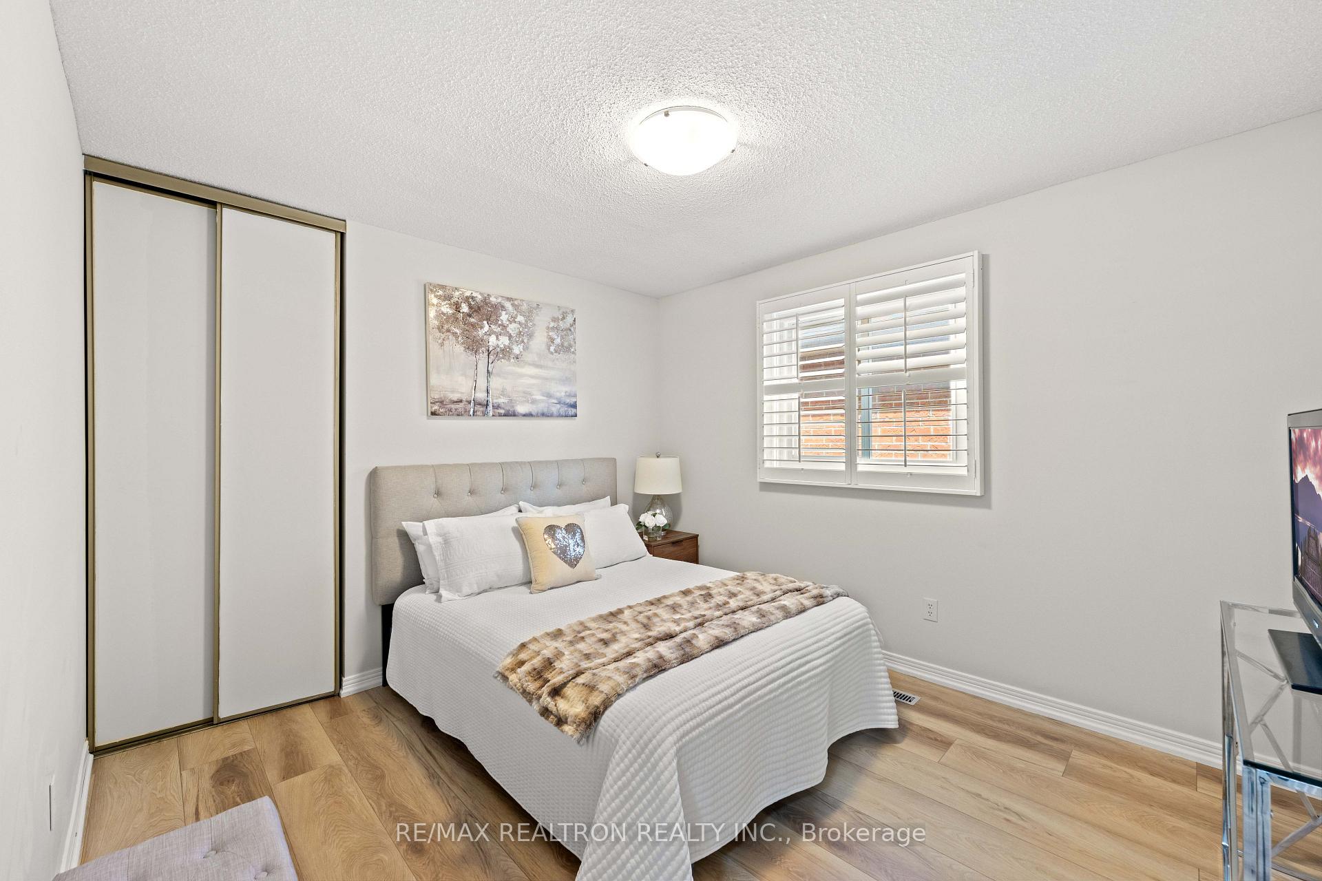 Photo 32 of 143 Spring Gate Boulevard, Vaughan, Crestwood-Springfarm-Yorkhill — HOMEH
