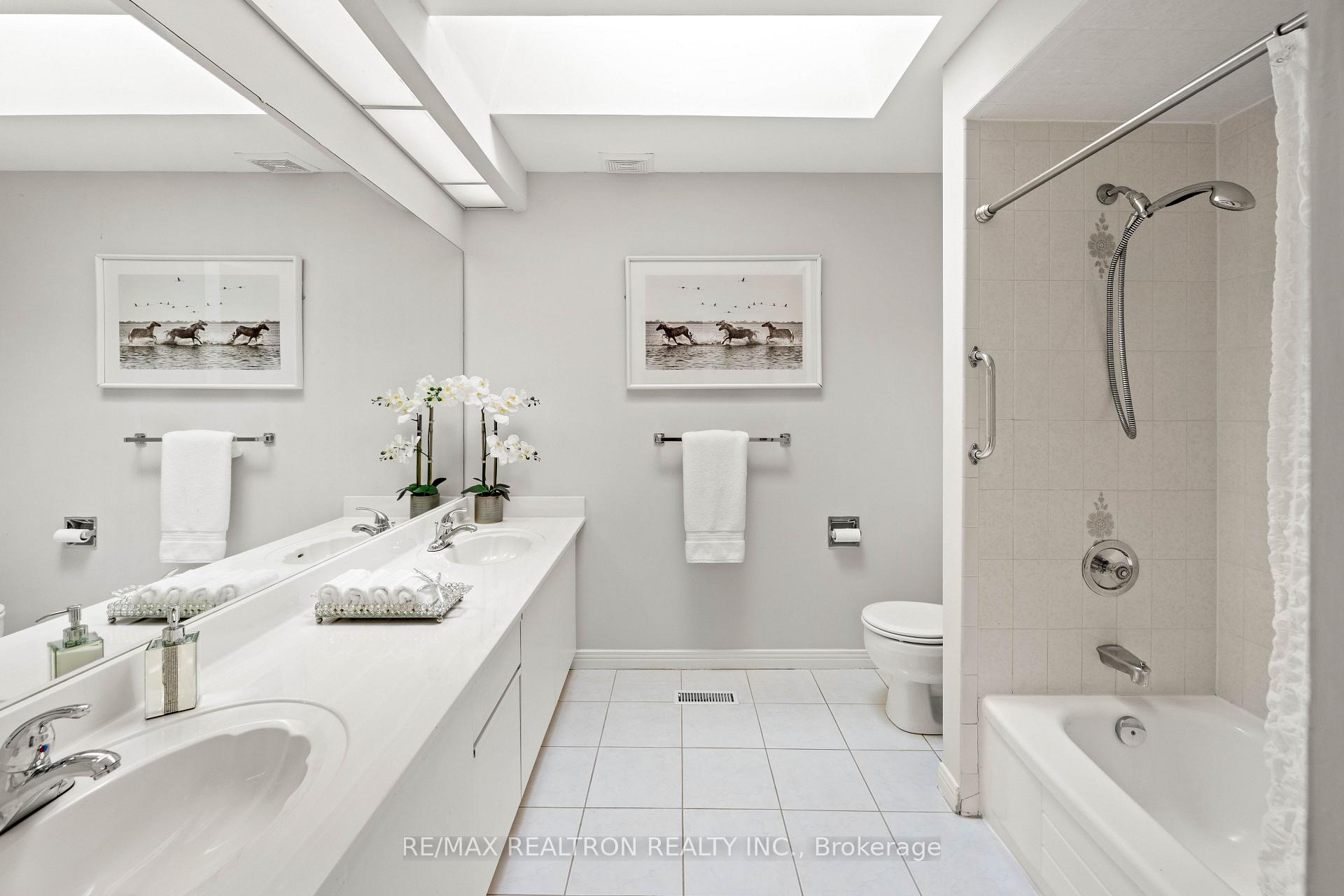 Photo 38 of 143 Spring Gate Boulevard, Vaughan, Crestwood-Springfarm-Yorkhill — HOMEH