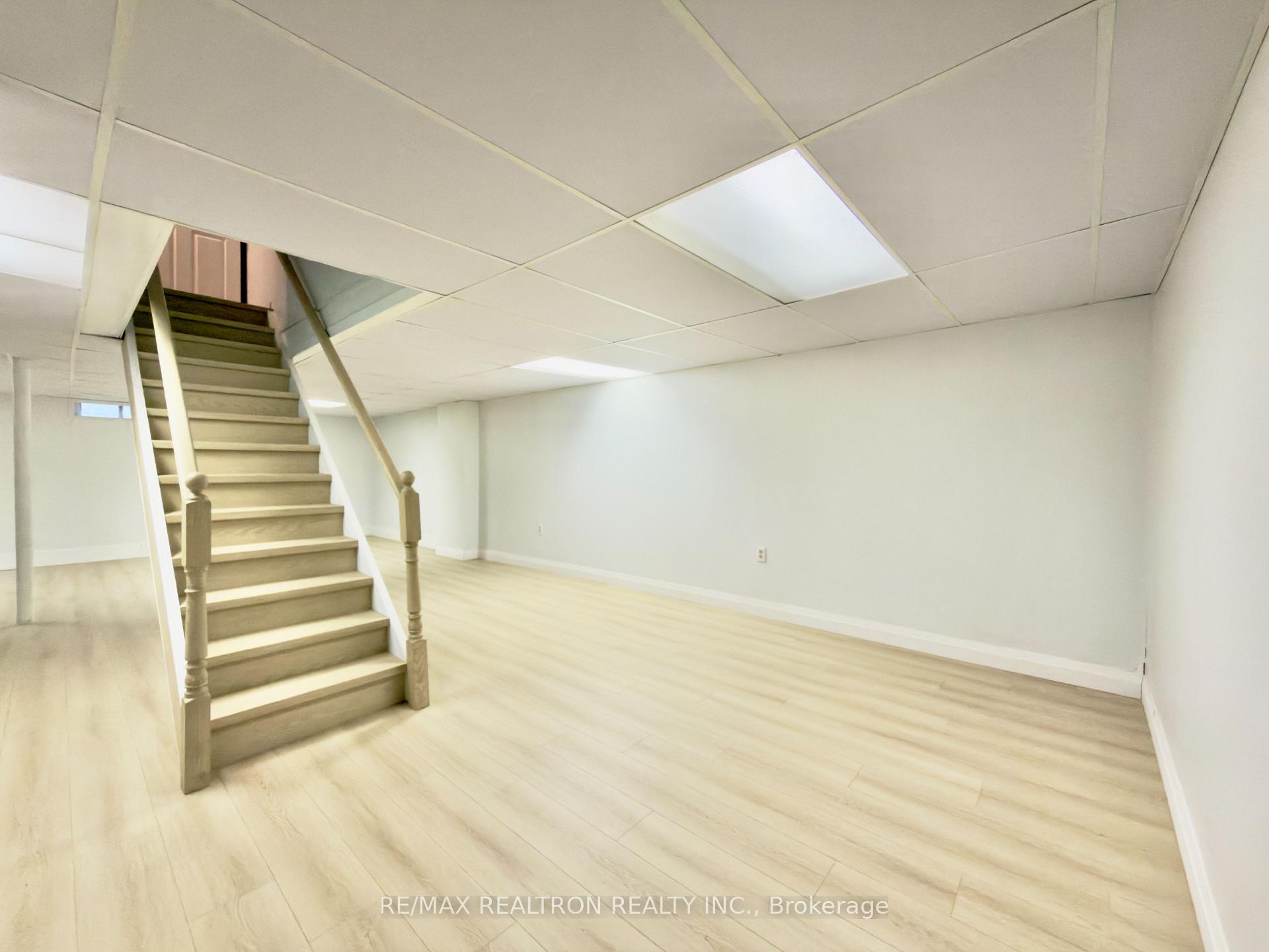 Photo 39 of 143 Spring Gate Boulevard, Vaughan, Crestwood-Springfarm-Yorkhill — HOMEH