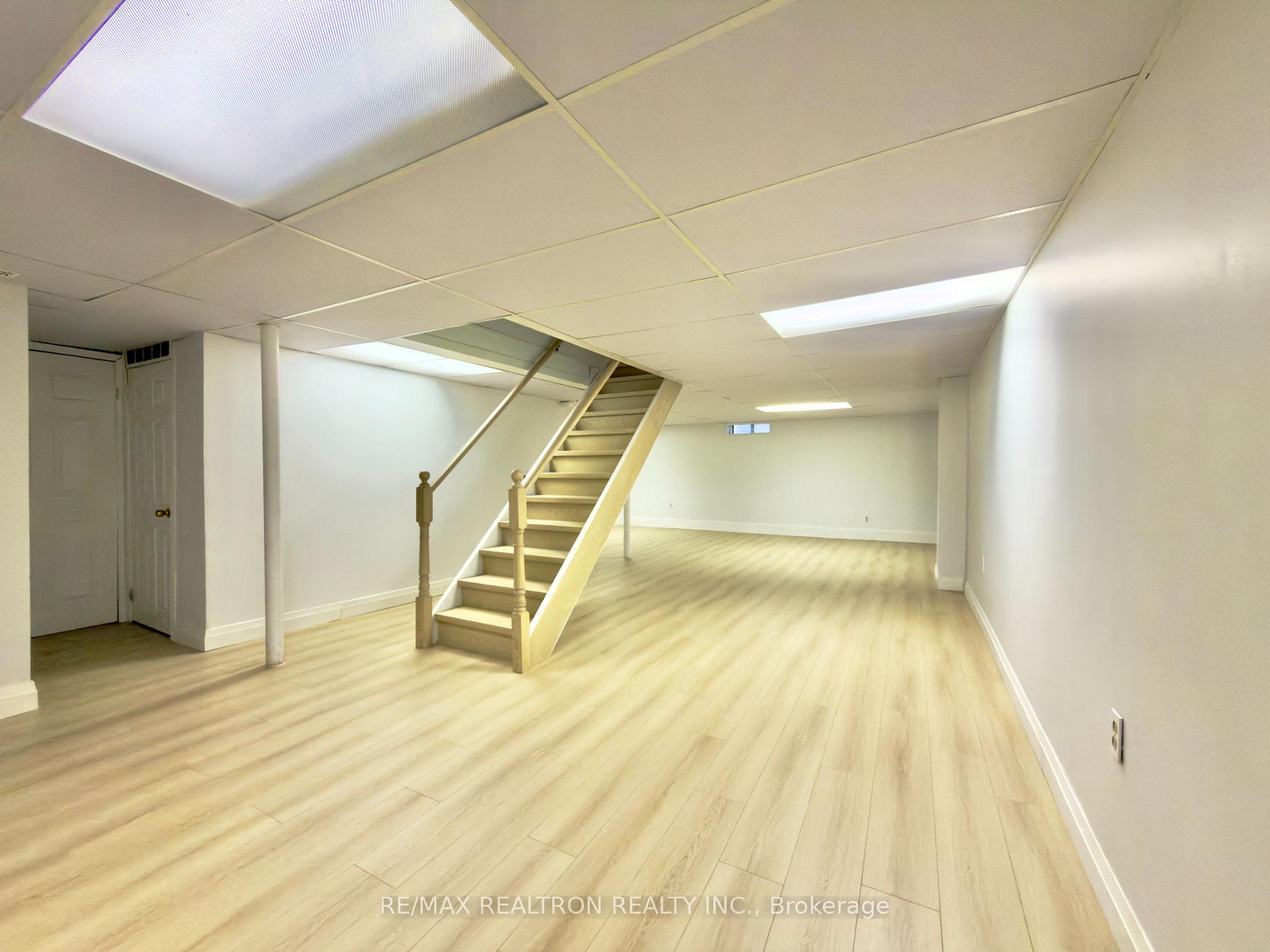 Photo 40 of 143 Spring Gate Boulevard, Vaughan, Crestwood-Springfarm-Yorkhill — HOMEH