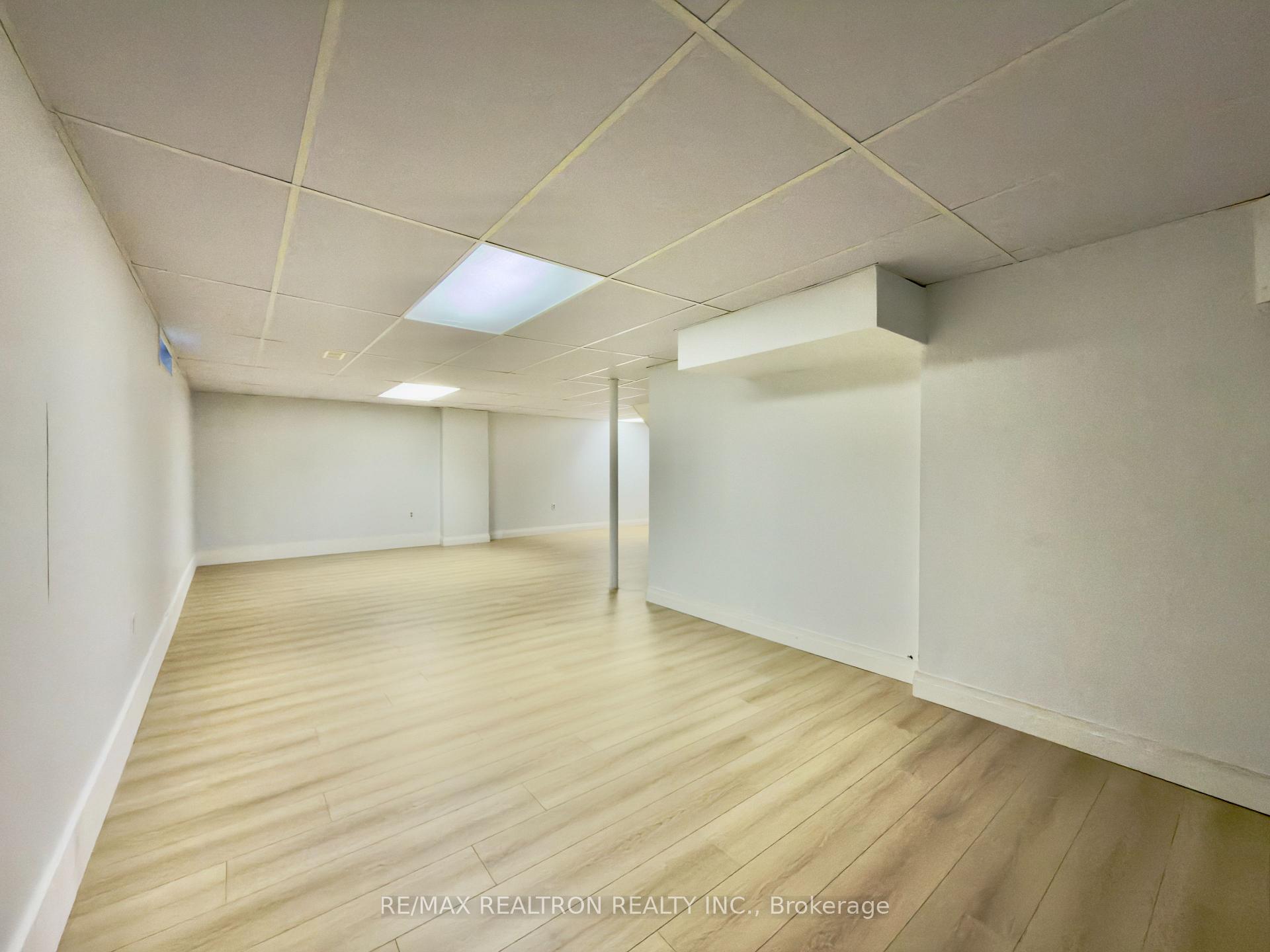 Photo 42 of 143 Spring Gate Boulevard, Vaughan, Crestwood-Springfarm-Yorkhill — HOMEH