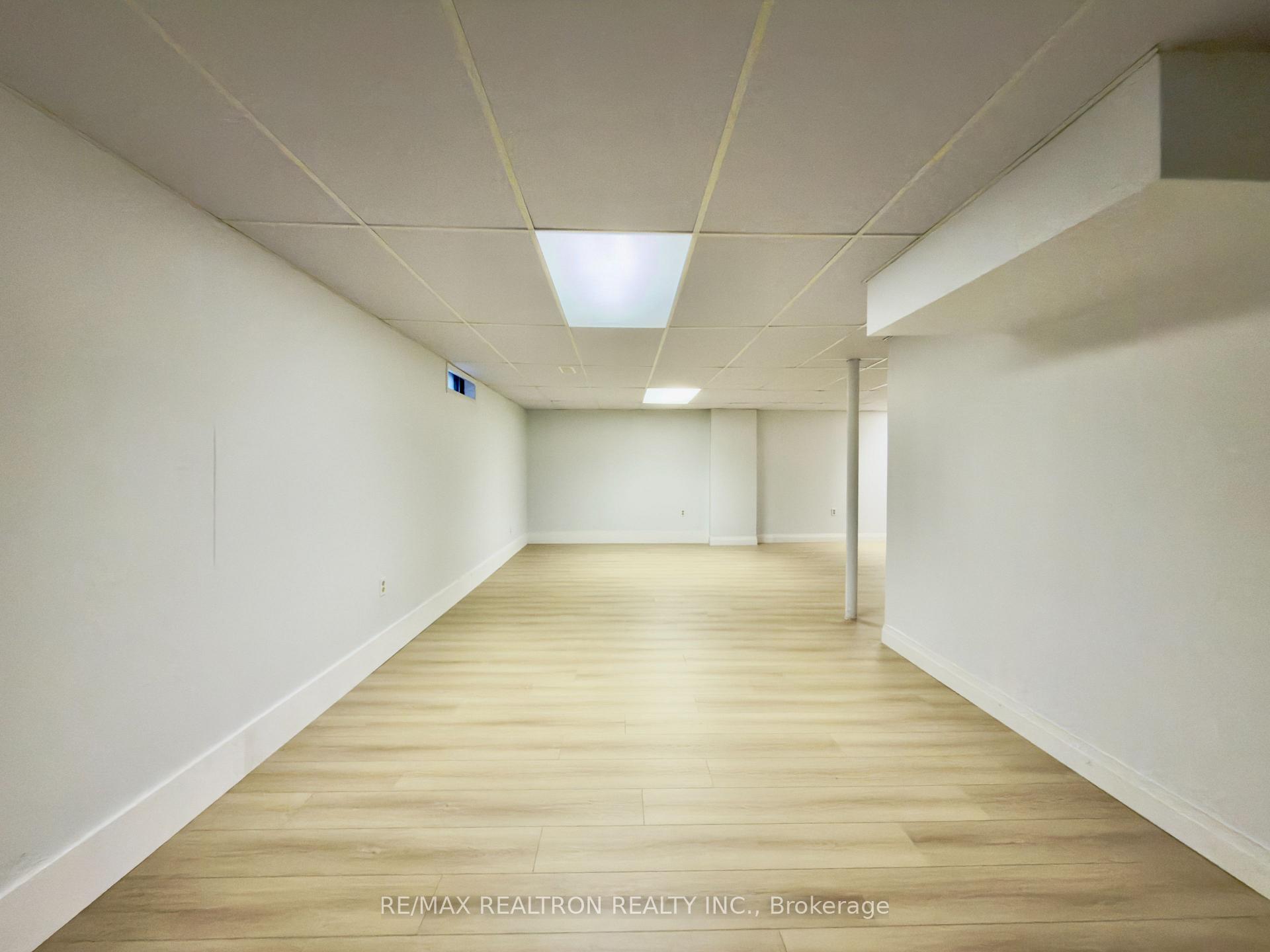 Photo 43 of 143 Spring Gate Boulevard, Vaughan, Crestwood-Springfarm-Yorkhill — HOMEH