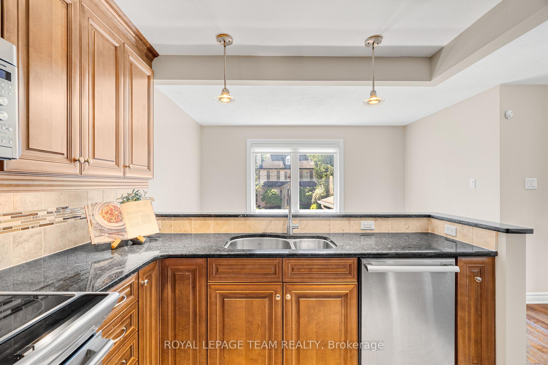 Photo 11 of 475 Melbourne Avenue, Ottawa, McKellar/Highland — HOMEH