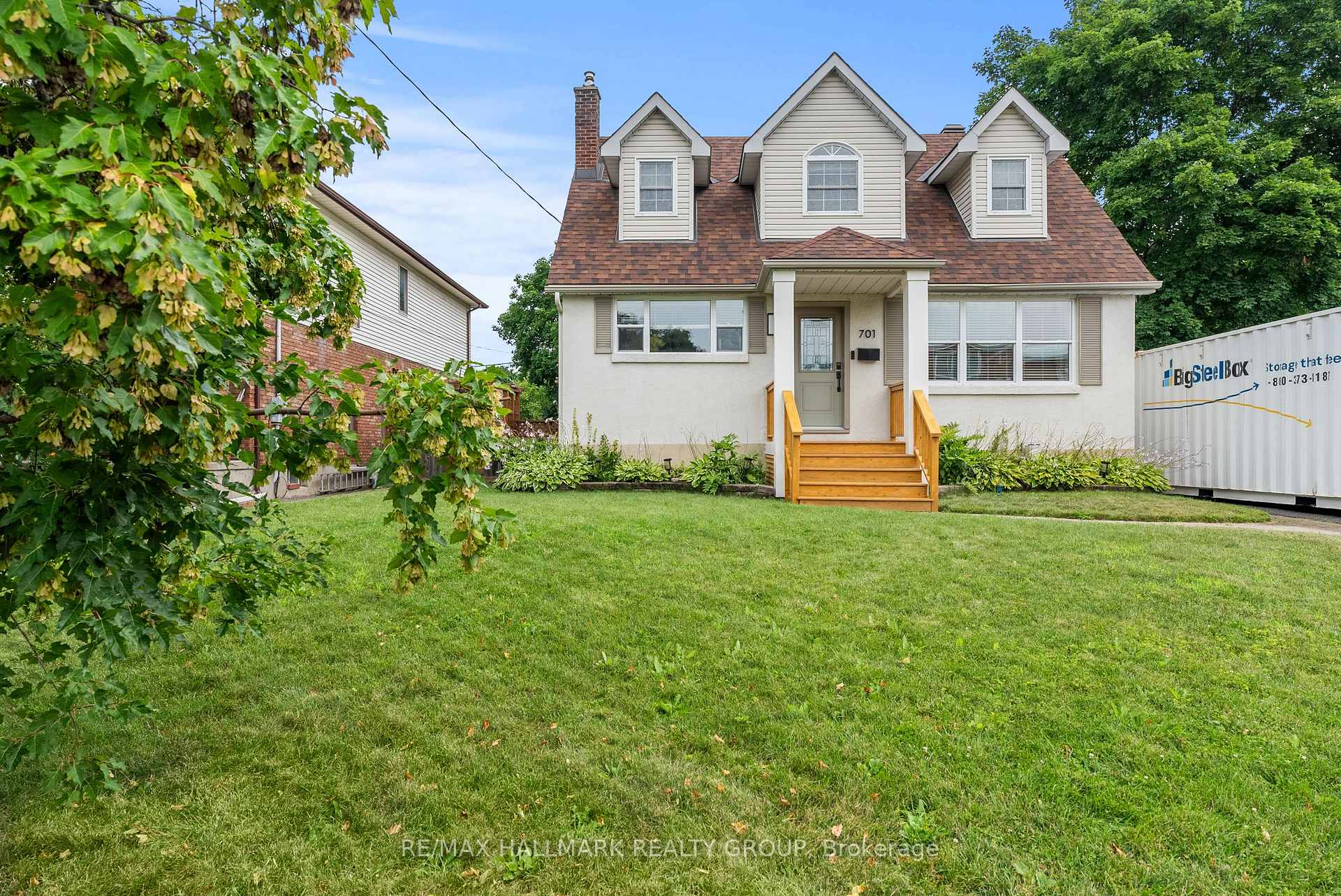 Photo 1 of 701 Cole Avenue, Ottawa, Laurentianview — HOMEH