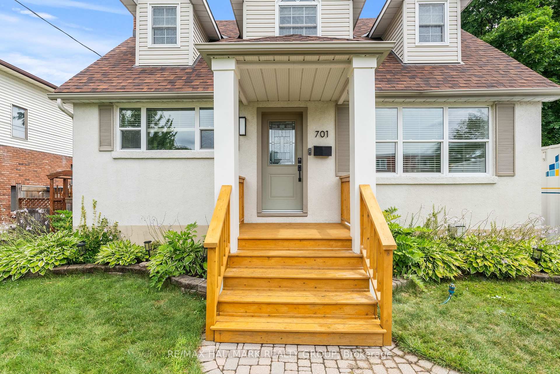 Photo 2 of 701 Cole Avenue, Ottawa, Laurentianview — HOMEH