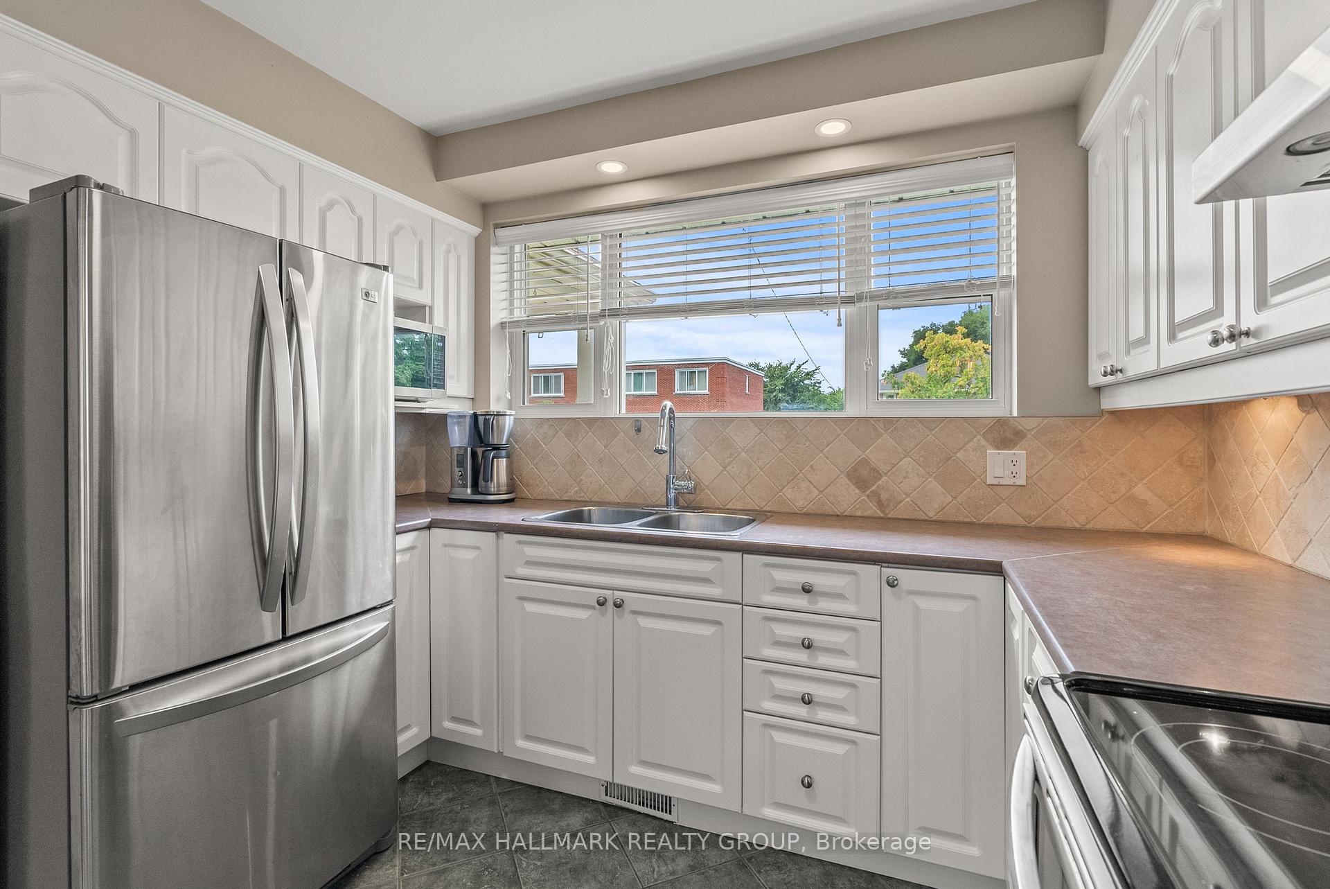 Photo 6 of 701 Cole Avenue, Ottawa, Laurentianview — HOMEH