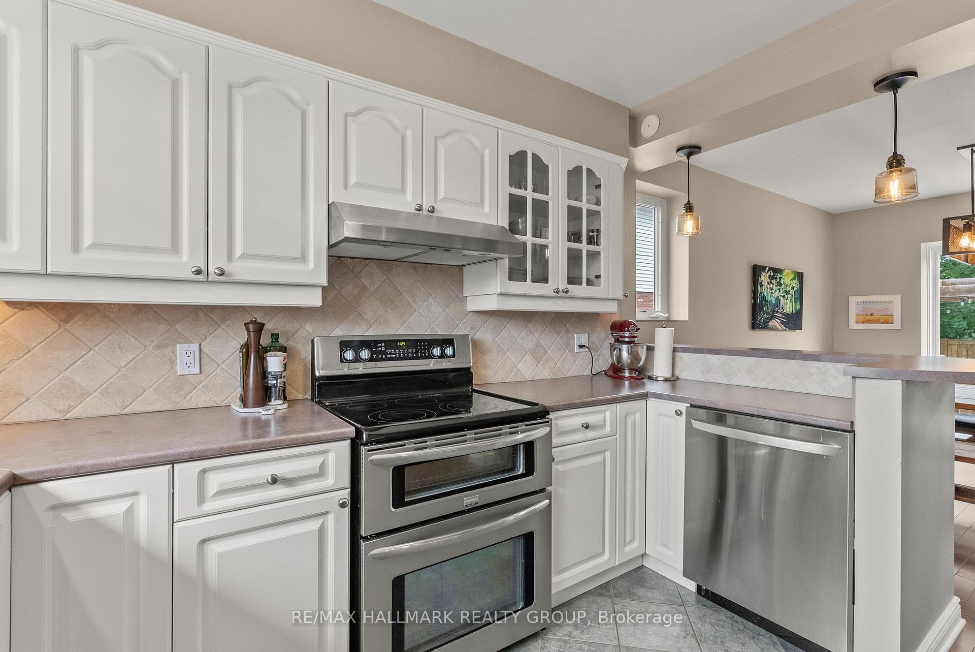 Photo 7 of 701 Cole Avenue, Ottawa, Laurentianview — HOMEH