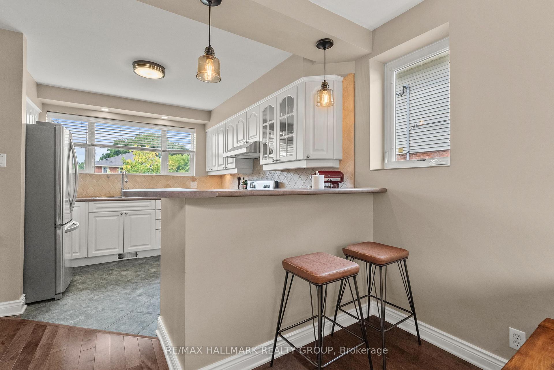 Photo 8 of 701 Cole Avenue, Ottawa, Laurentianview — HOMEH