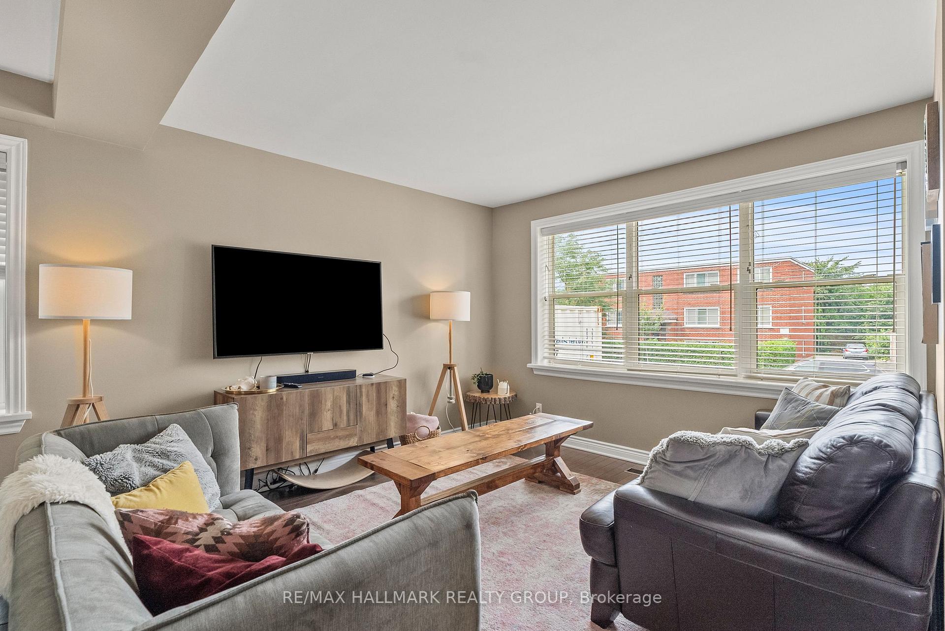 Photo 11 of 701 Cole Avenue, Ottawa, Laurentianview — HOMEH