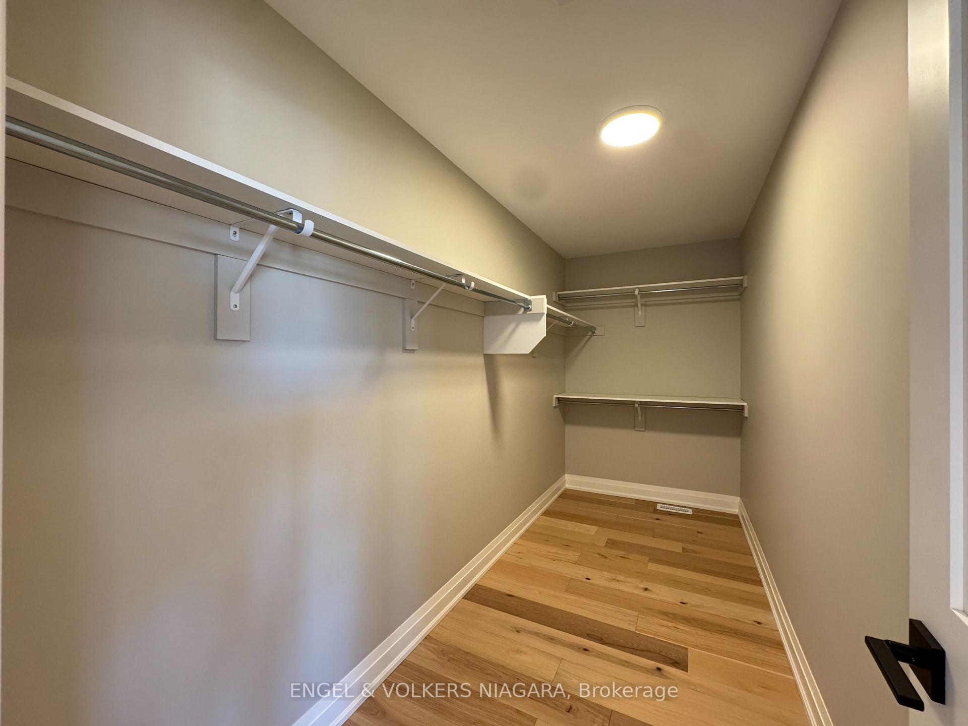 Photo 12 of 25 Elvira Way, Thorold, Rolling Meadows — HOMEH
