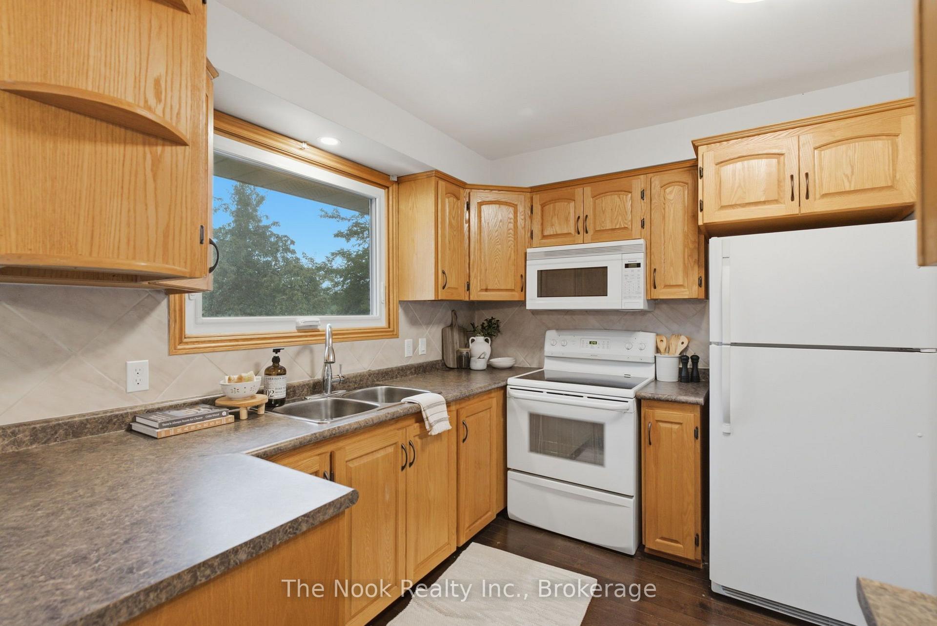 Photo 26 of 40 Keewatin Street S, Oshawa, Donevan — HOMEH