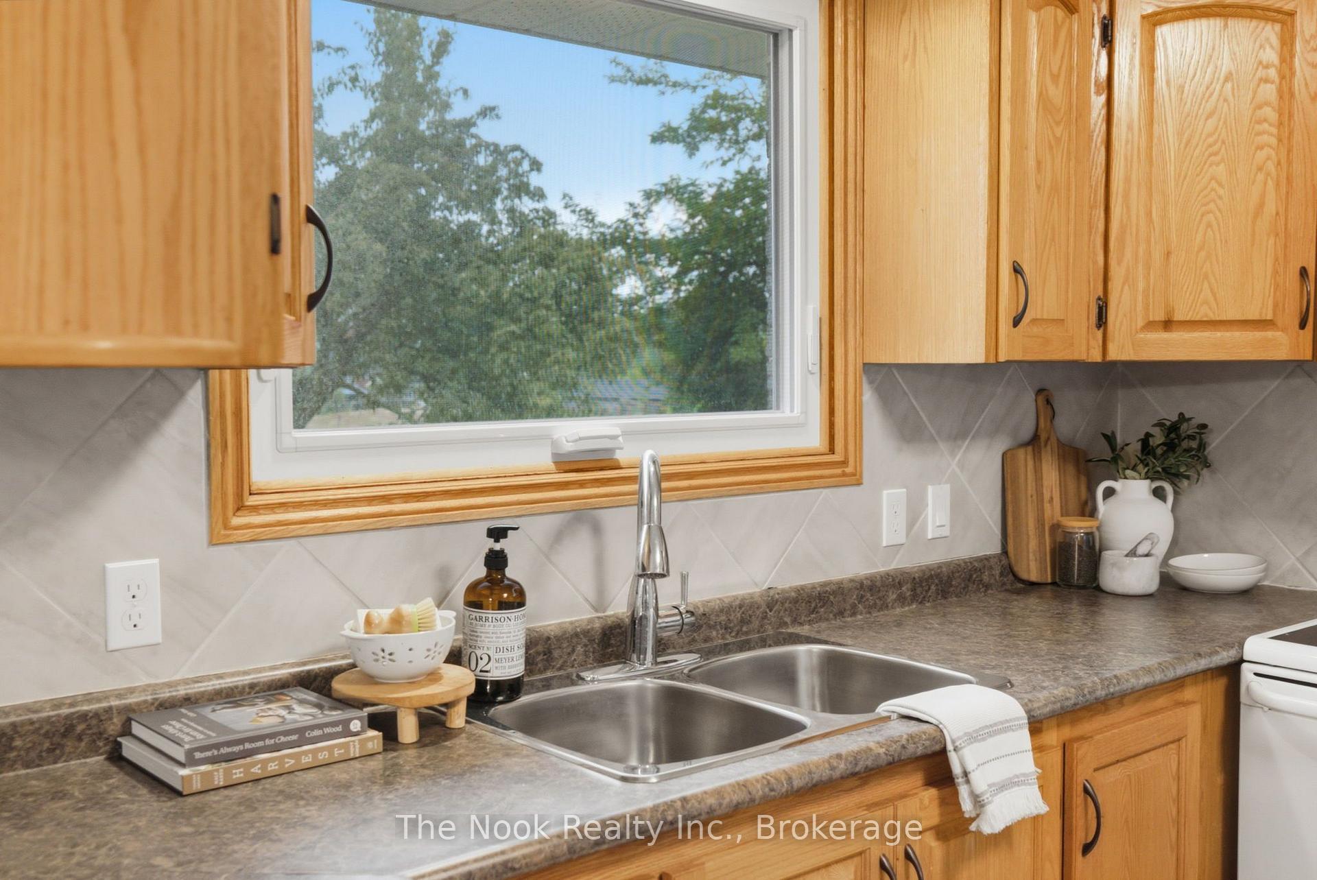 Photo 27 of 40 Keewatin Street S, Oshawa, Donevan — HOMEH