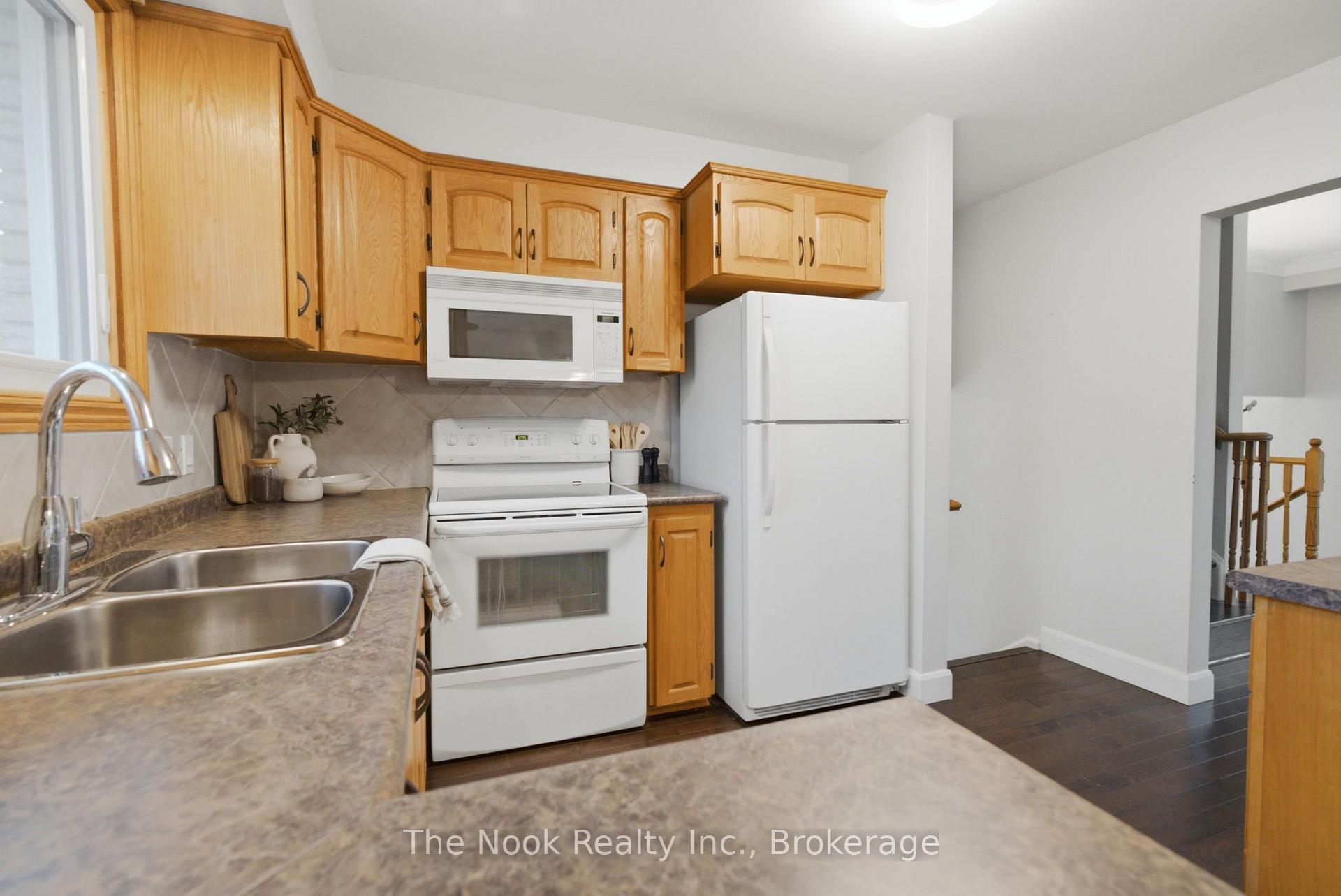 Photo 28 of 40 Keewatin Street S, Oshawa, Donevan — HOMEH
