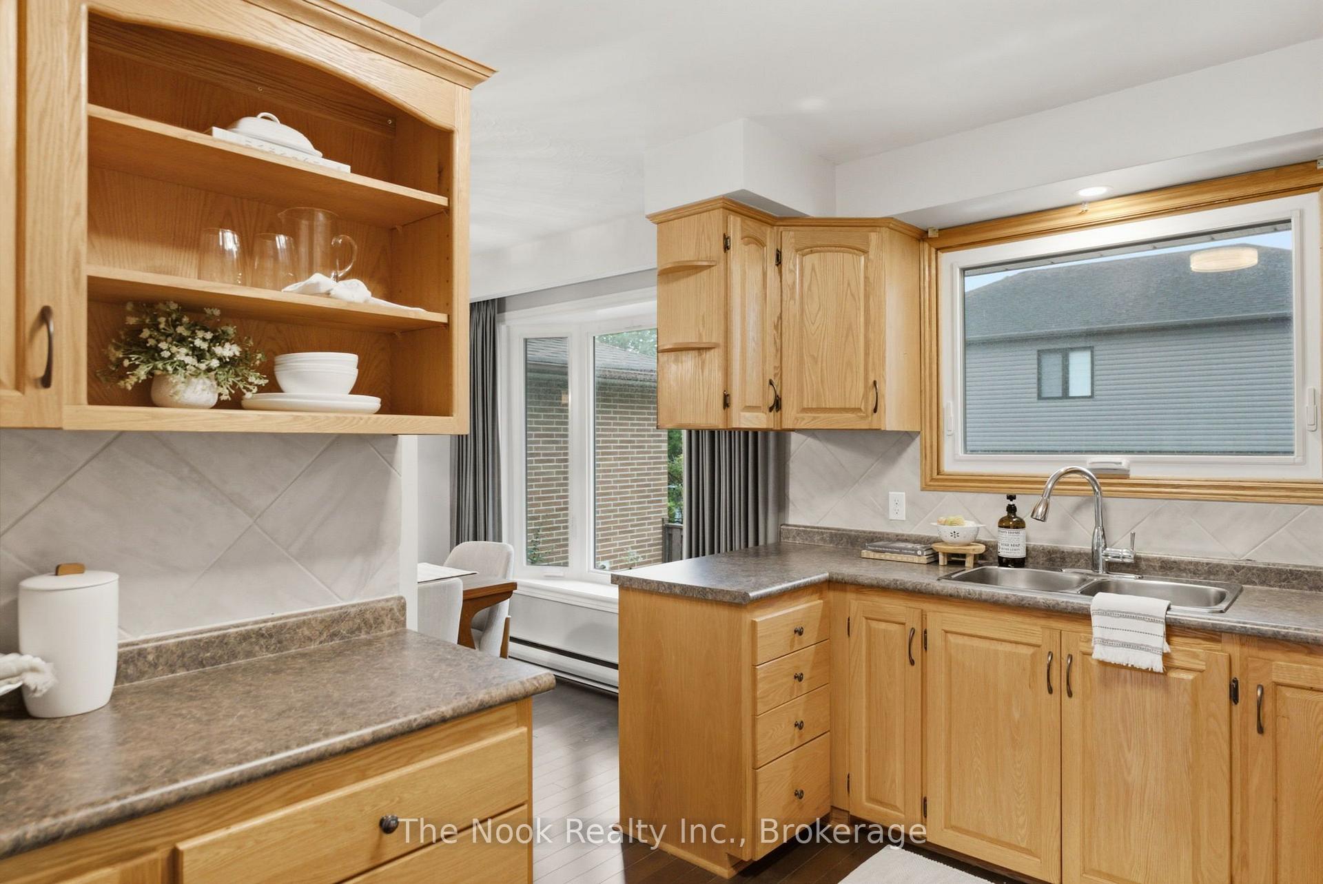 Photo 31 of 40 Keewatin Street S, Oshawa, Donevan — HOMEH