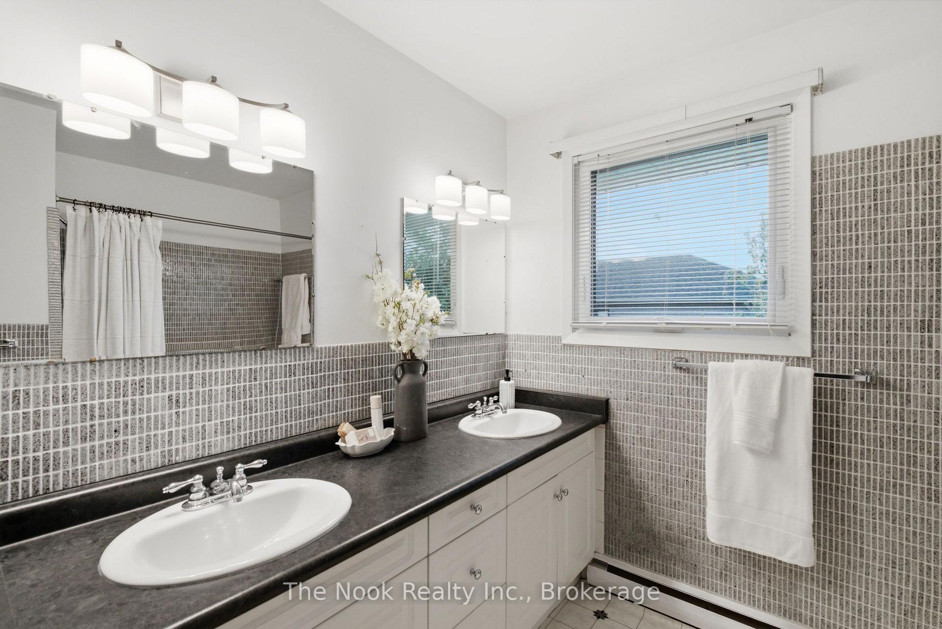 Photo 36 of 40 Keewatin Street S, Oshawa, Donevan — HOMEH