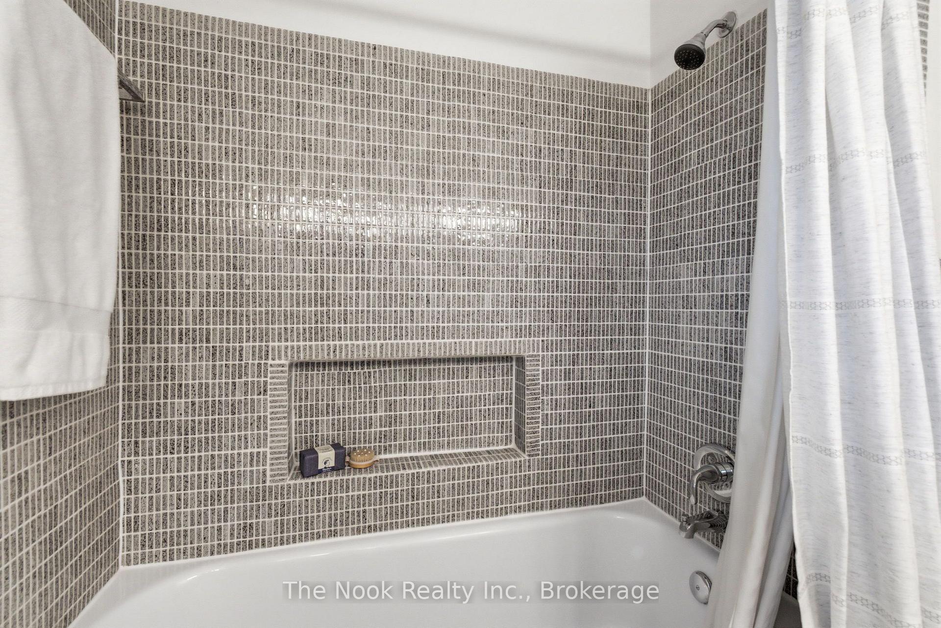 Photo 37 of 40 Keewatin Street S, Oshawa, Donevan — HOMEH