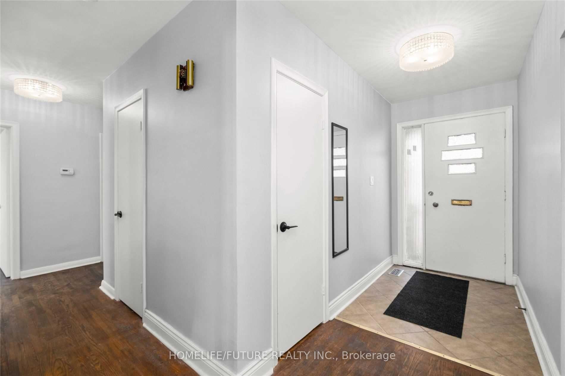 Photo 4 of 50 Benlight Crescent, Scarborough, Woburn — HOMEH