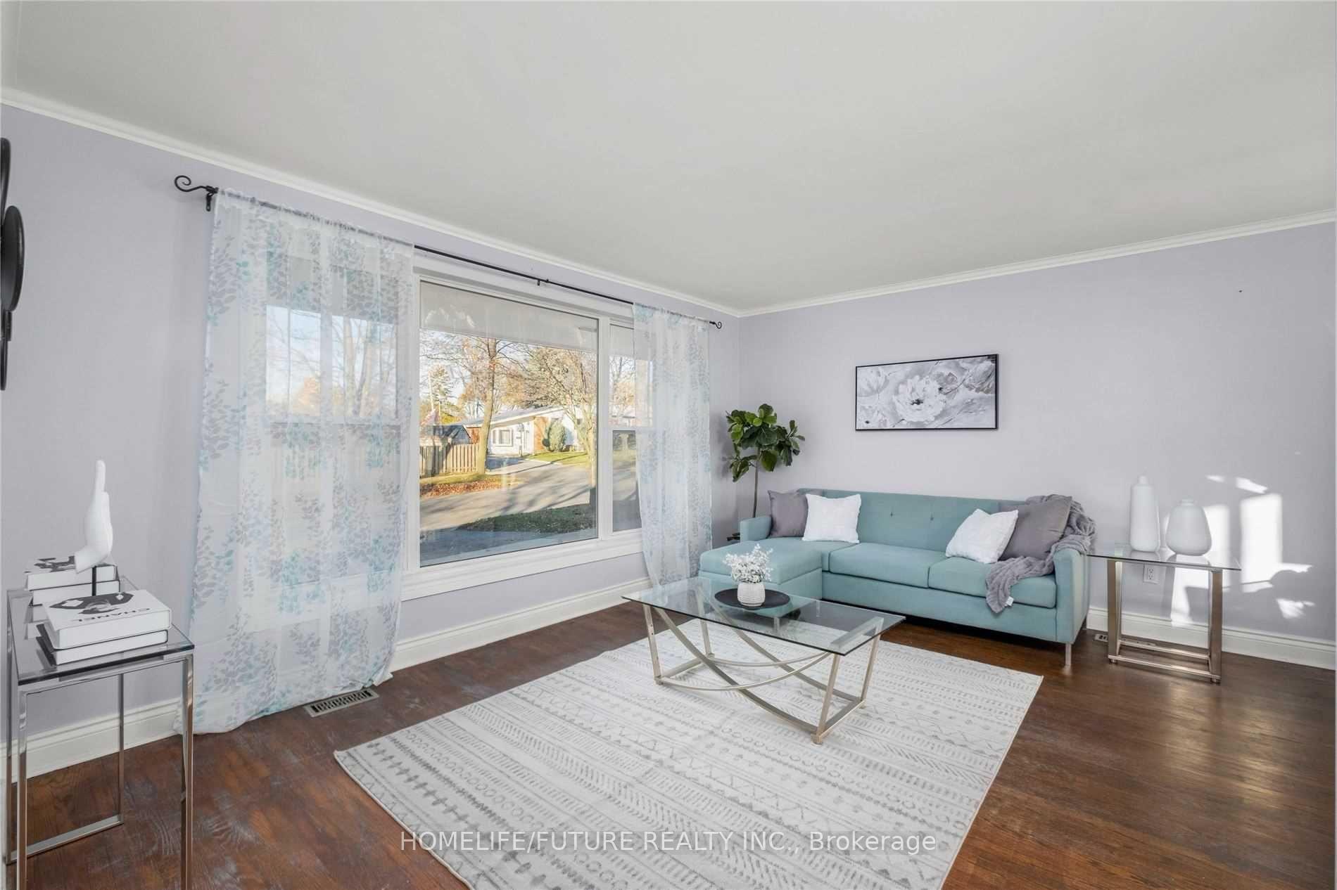 Photo 5 of 50 Benlight Crescent, Scarborough, Woburn — HOMEH