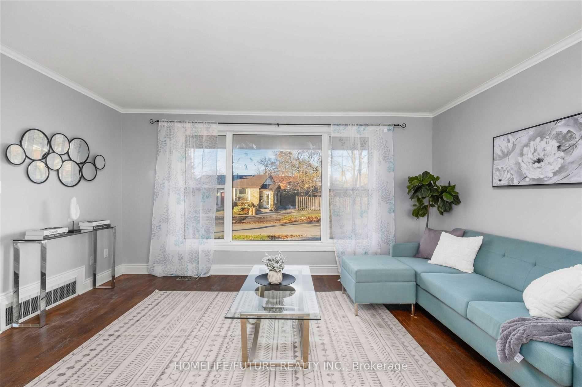 Photo 8 of 50 Benlight Crescent, Scarborough, Woburn — HOMEH