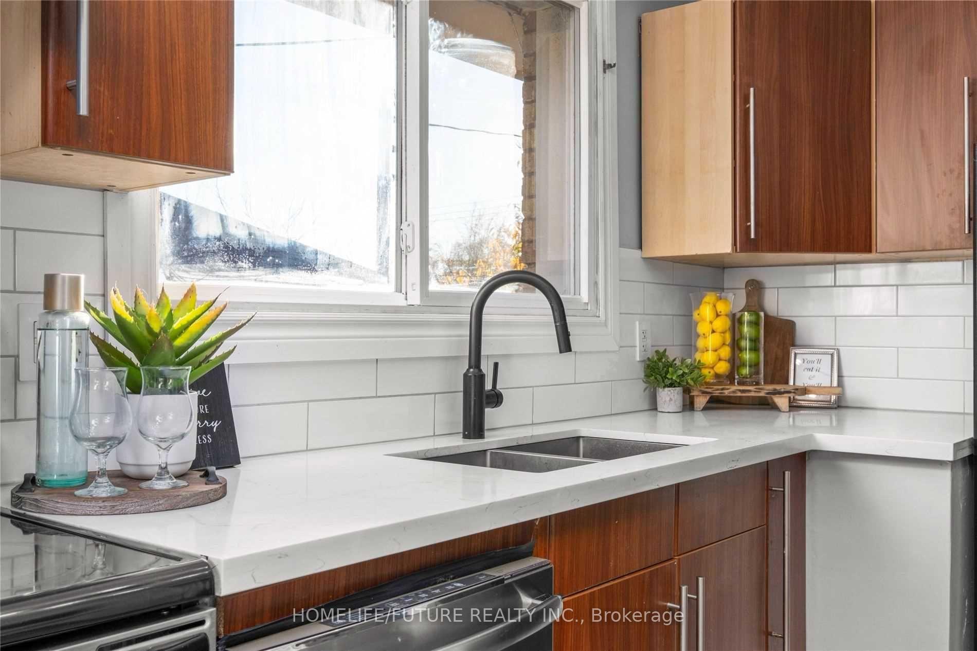 Photo 15 of 50 Benlight Crescent, Scarborough, Woburn — HOMEH