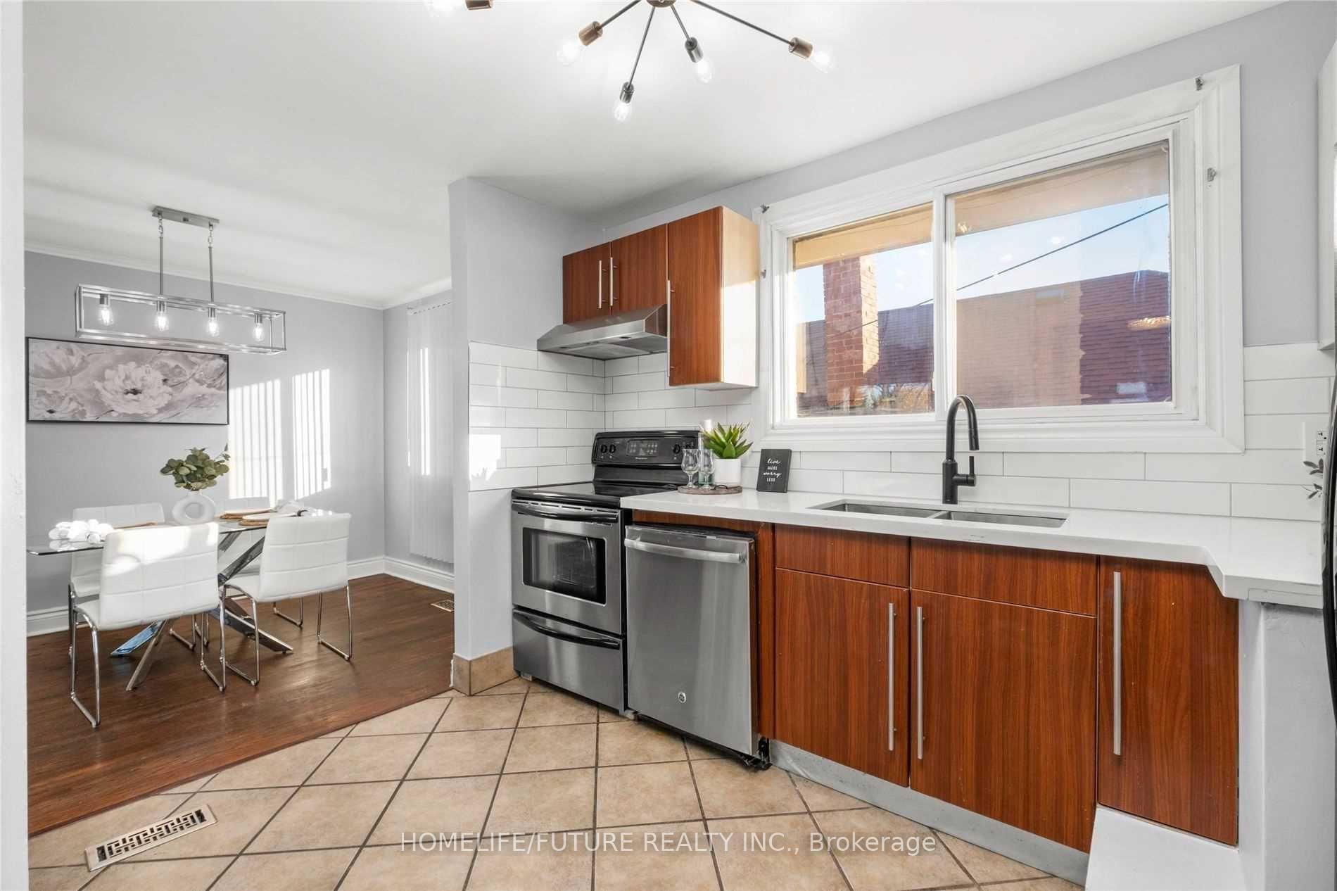 Photo 17 of 50 Benlight Crescent, Scarborough, Woburn — HOMEH