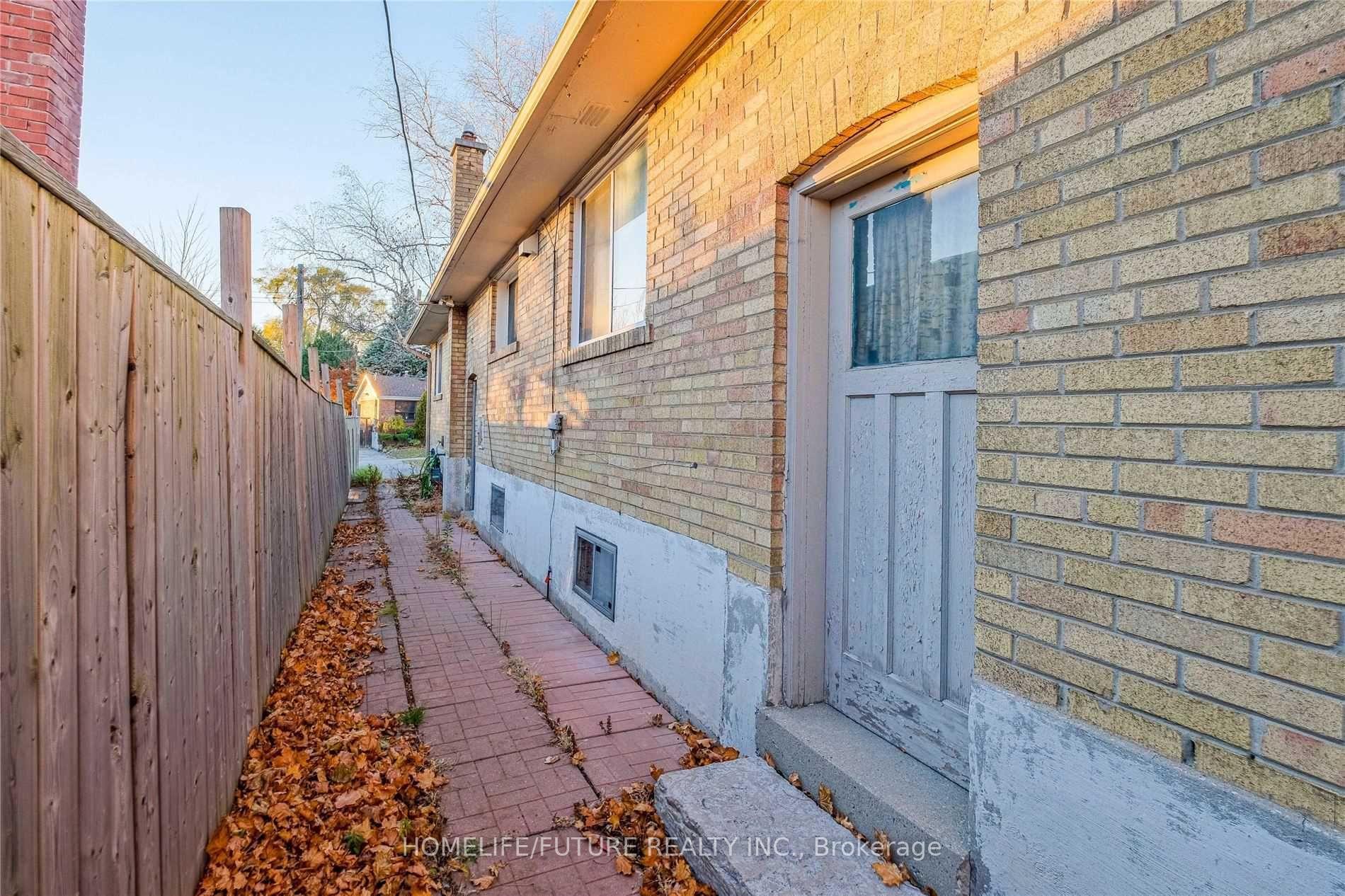 Photo 33 of 50 Benlight Crescent, Scarborough, Woburn — HOMEH
