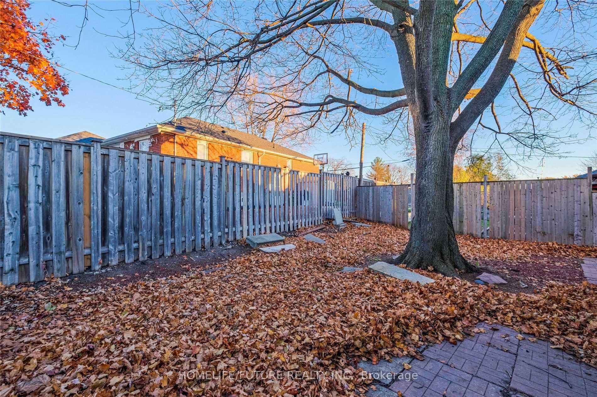 Photo 36 of 50 Benlight Crescent, Scarborough, Woburn — HOMEH