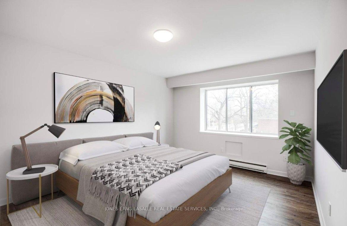 Photo 4 of Unit 402, 370 Lakeshore Road E, Oakville, Old Oakville — HOMEH