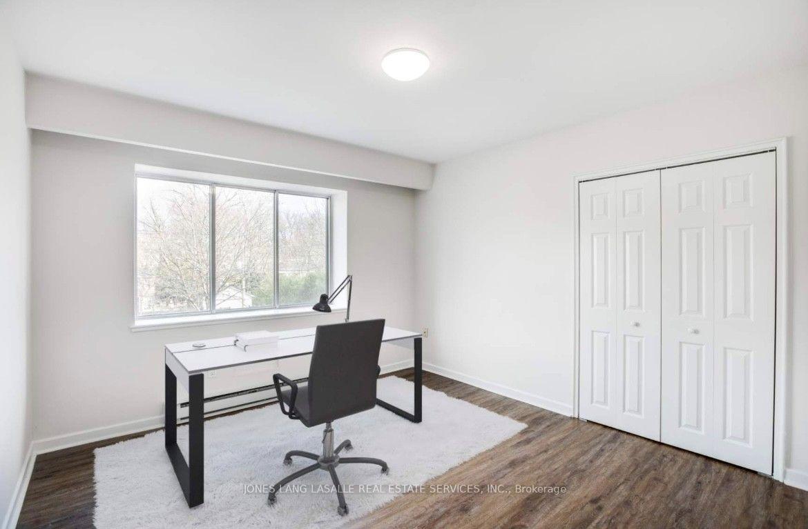 Photo 6 of Unit 402, 370 Lakeshore Road E, Oakville, Old Oakville — HOMEH