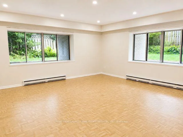 Photo 5 of Unit 402, 370 Lakeshore Road E, Oakville, Old Oakville — HOMEH