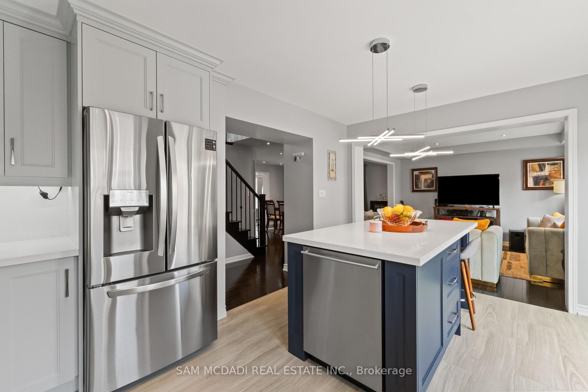 Photo 10 of 920 Clark Boulevard, Milton, Coates — HOMEH